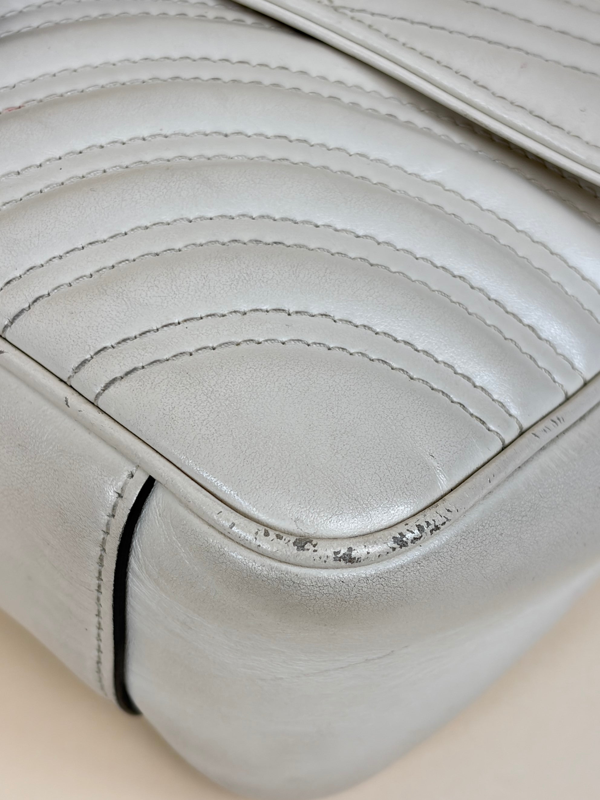 Gucci of white GG Marmont small Shoulder Bag