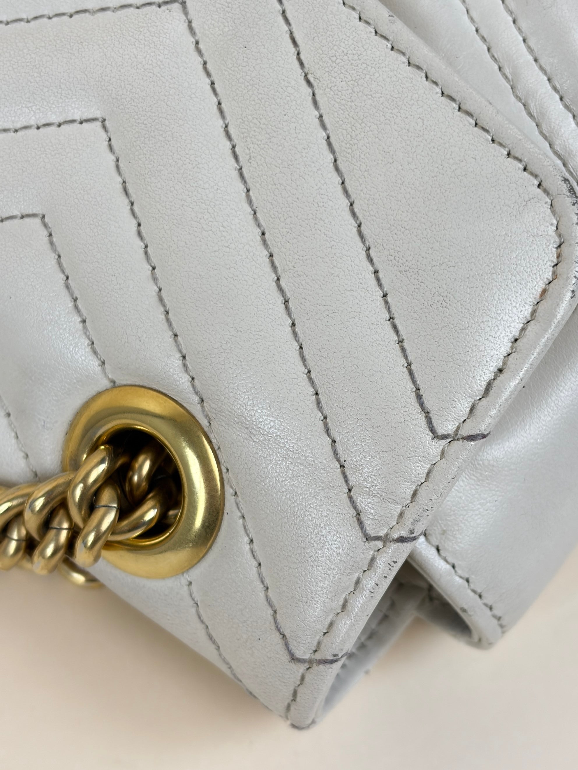 Gucci of white GG Marmont small Shoulder Bag