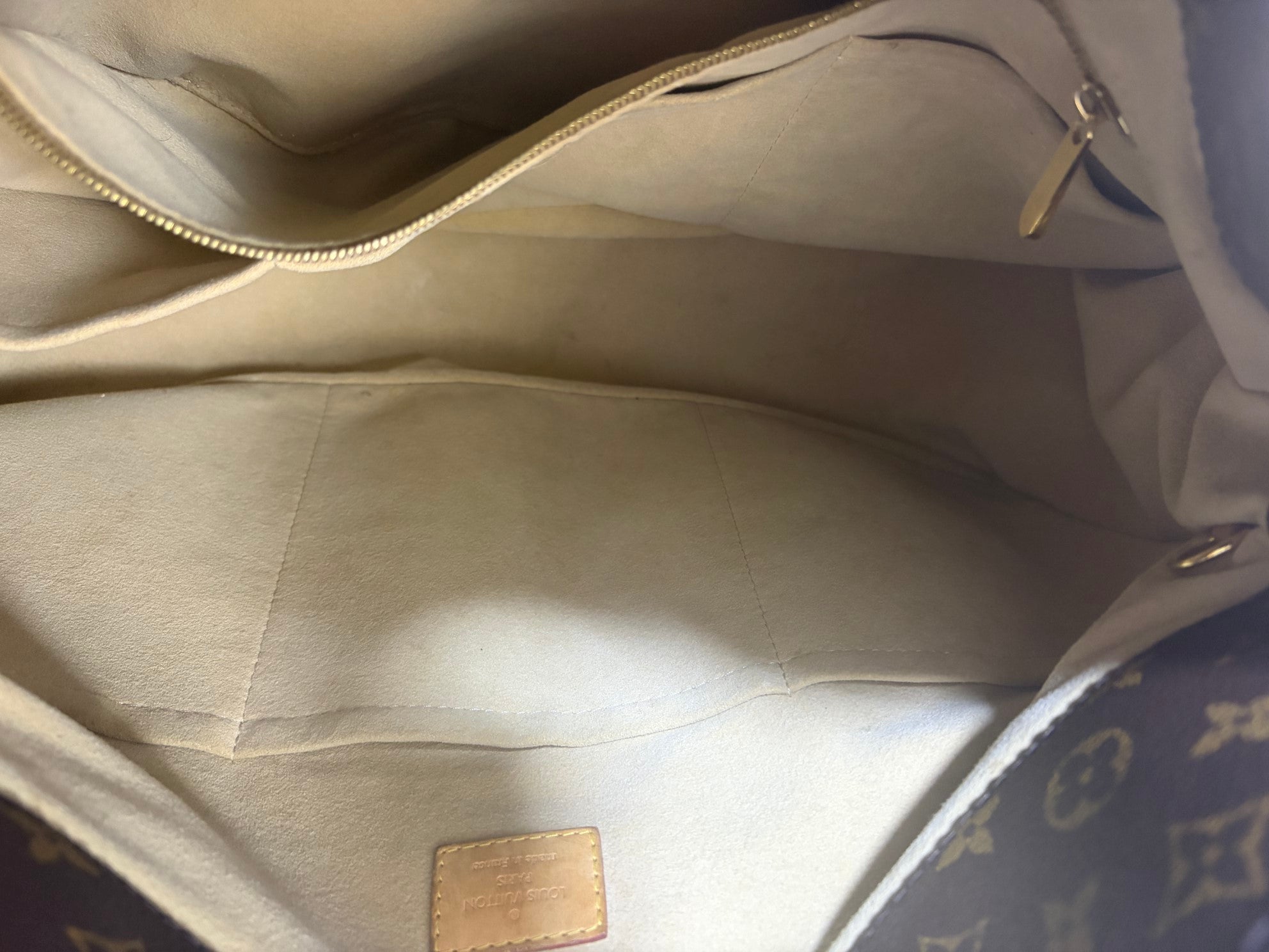 Louis Vuitton Monogram Artsy MM Shoulder Bag