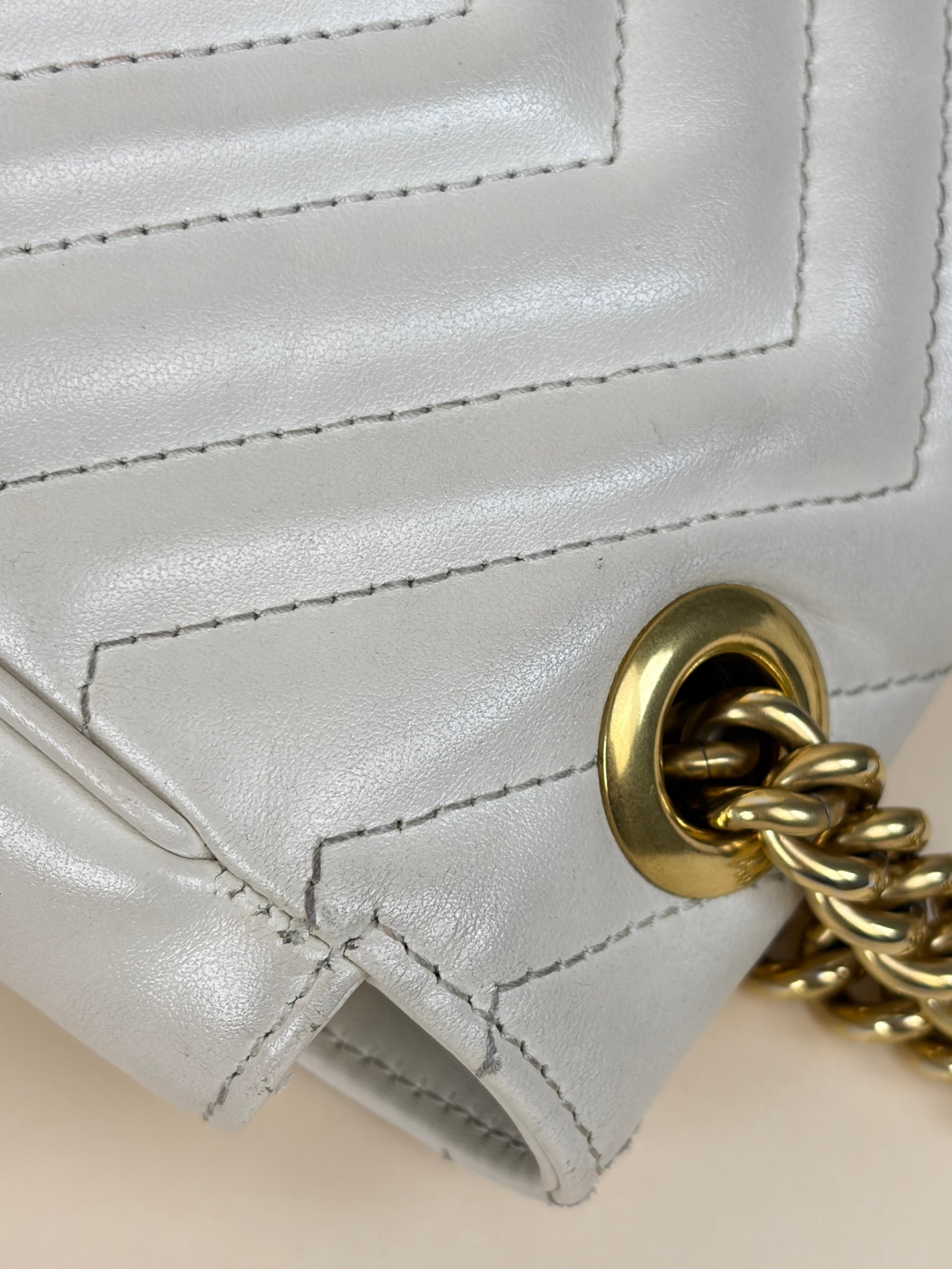Gucci of white GG Marmont small Shoulder Bag