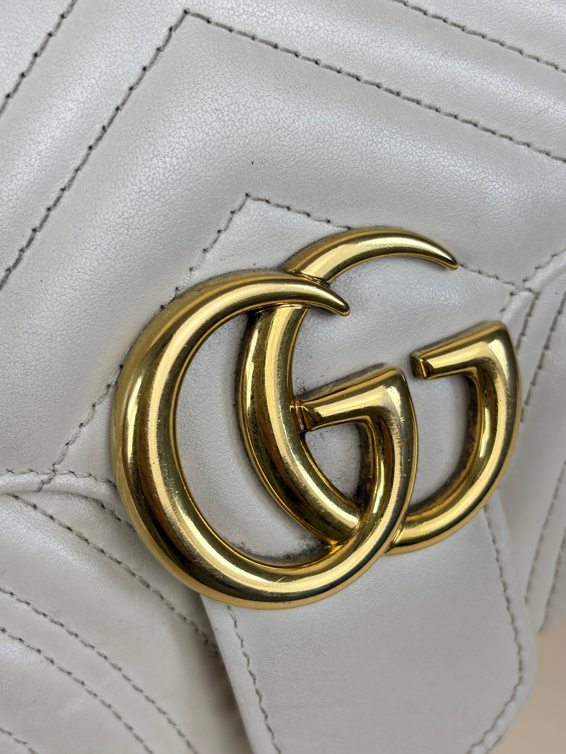 Gucci of white GG Marmont small Shoulder Bag