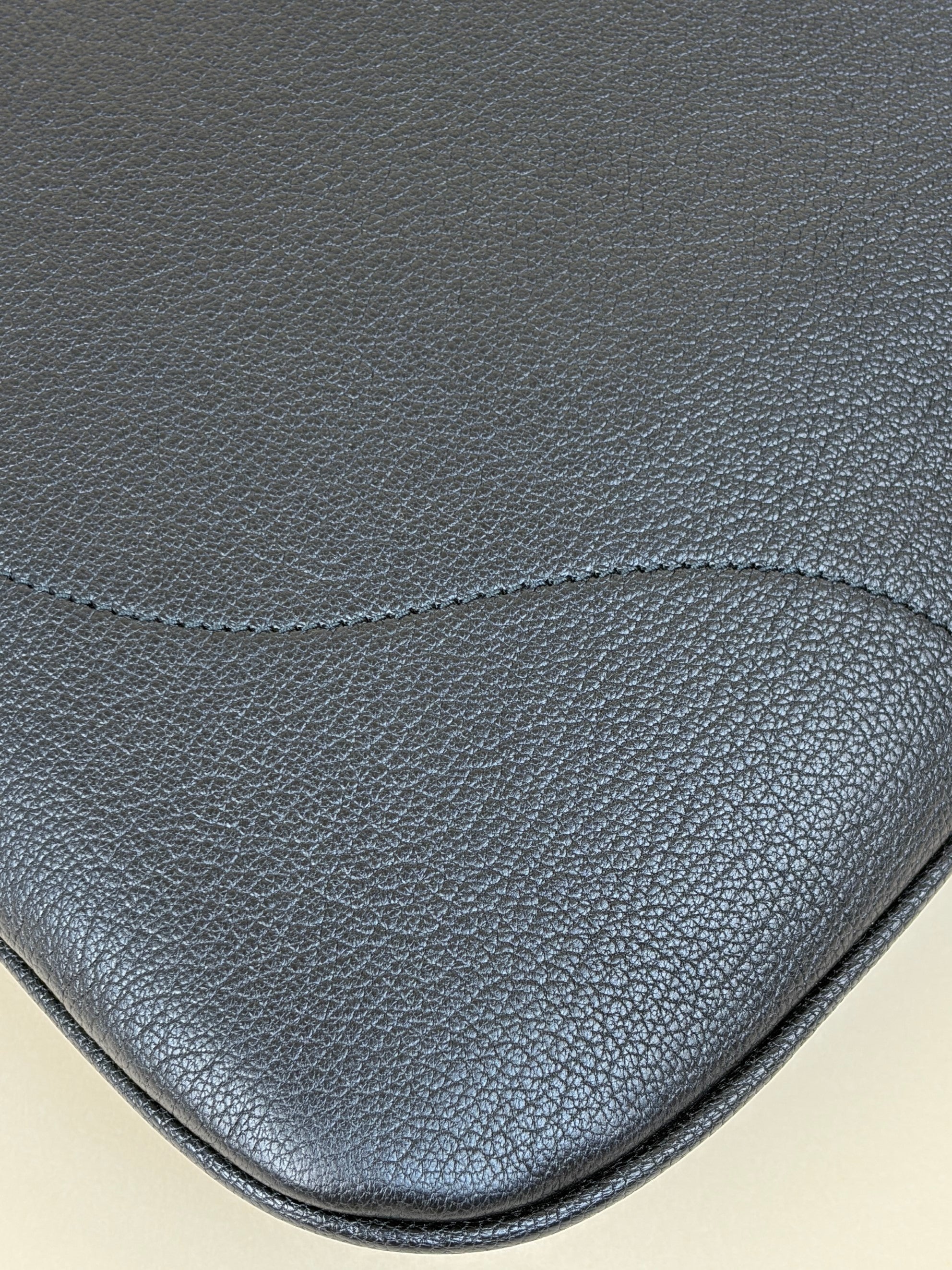 Gucci Black Aphrodite Large Shoulder Bag with Strap
