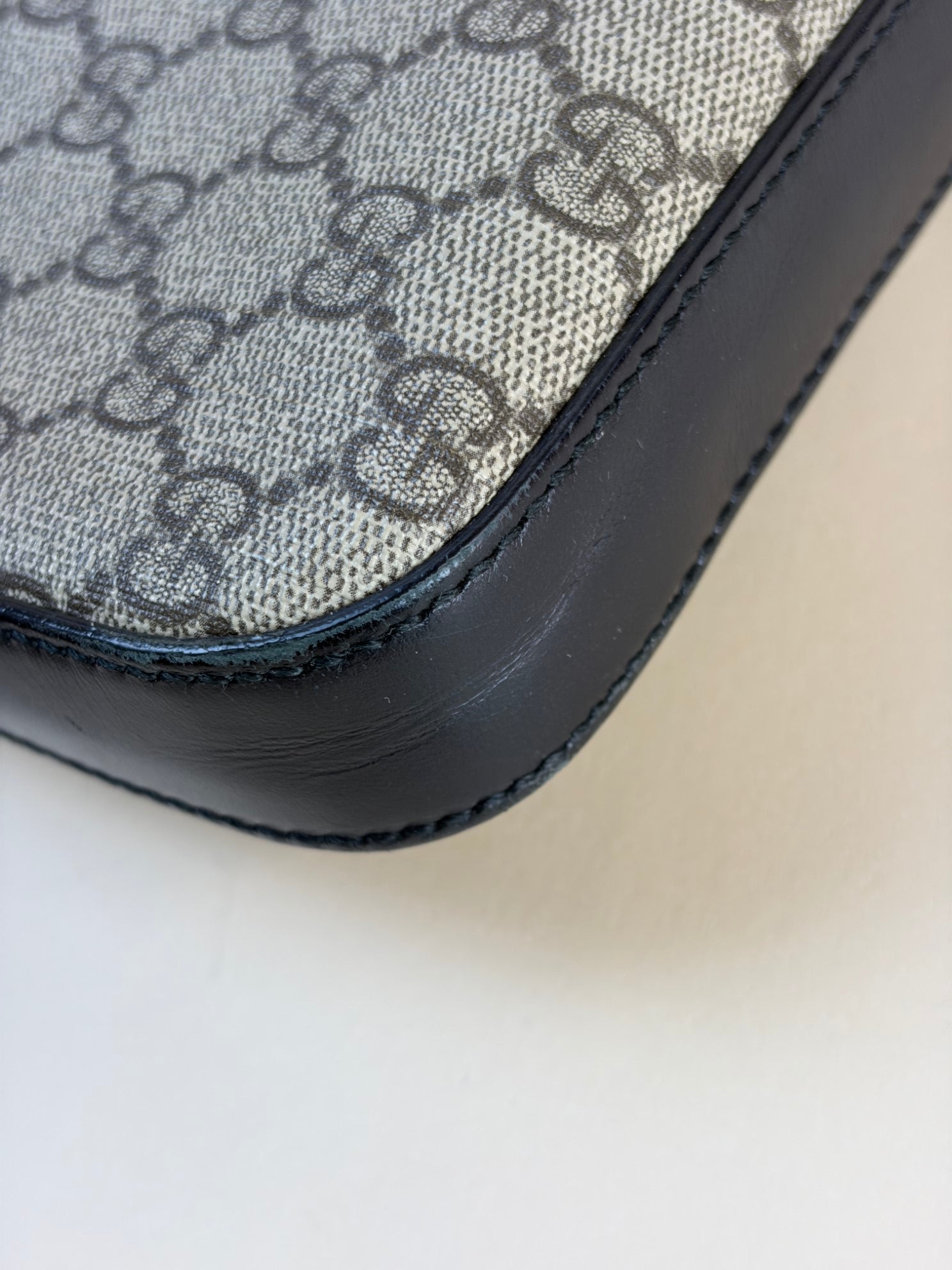 Gucci Bicolor GG Supreme Flat Messenger Shoulder Bag