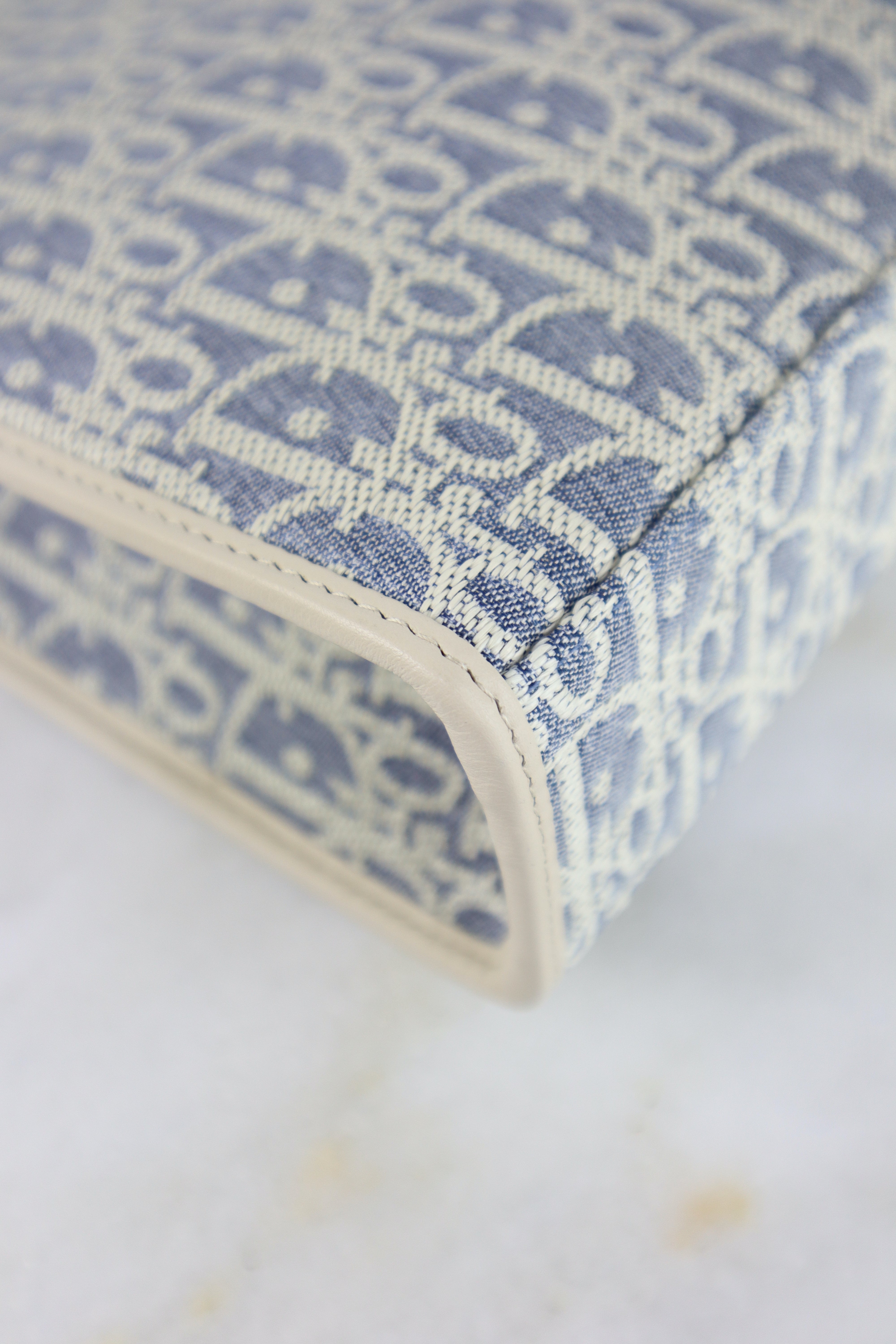 Christian Dior Bicolor 30 Montaigne Dea Pouch