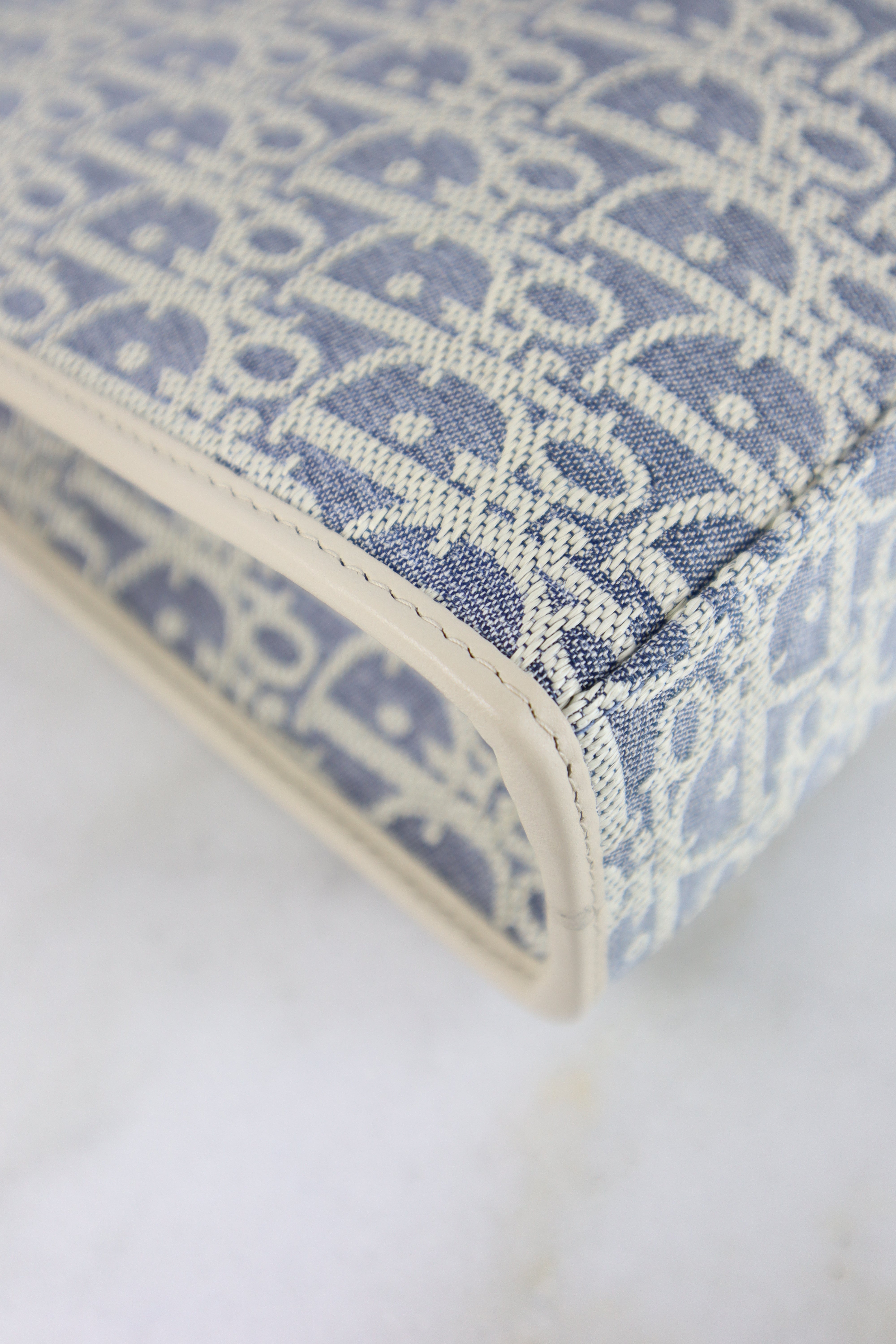 Christian Dior Bicolor 30 Montaigne Dea Pouch