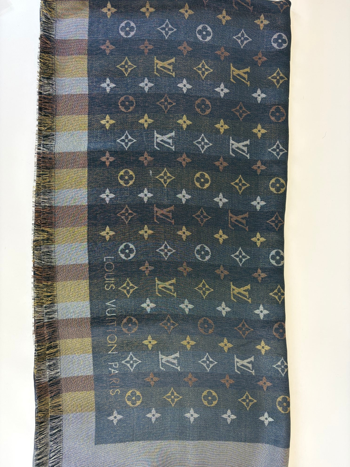 Louis Vuitton so shine black/gold Monogram Scarf