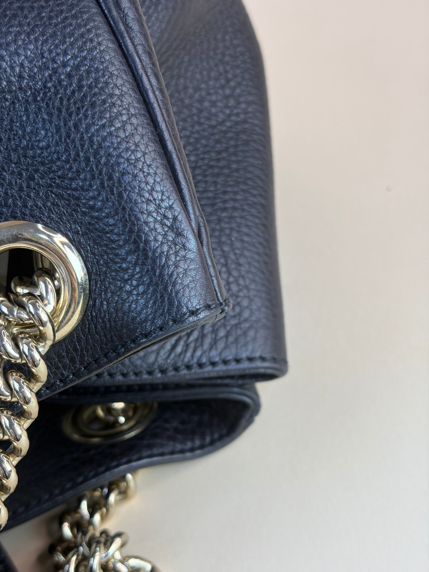 Gucci black pebbled Emily chain large shoulder