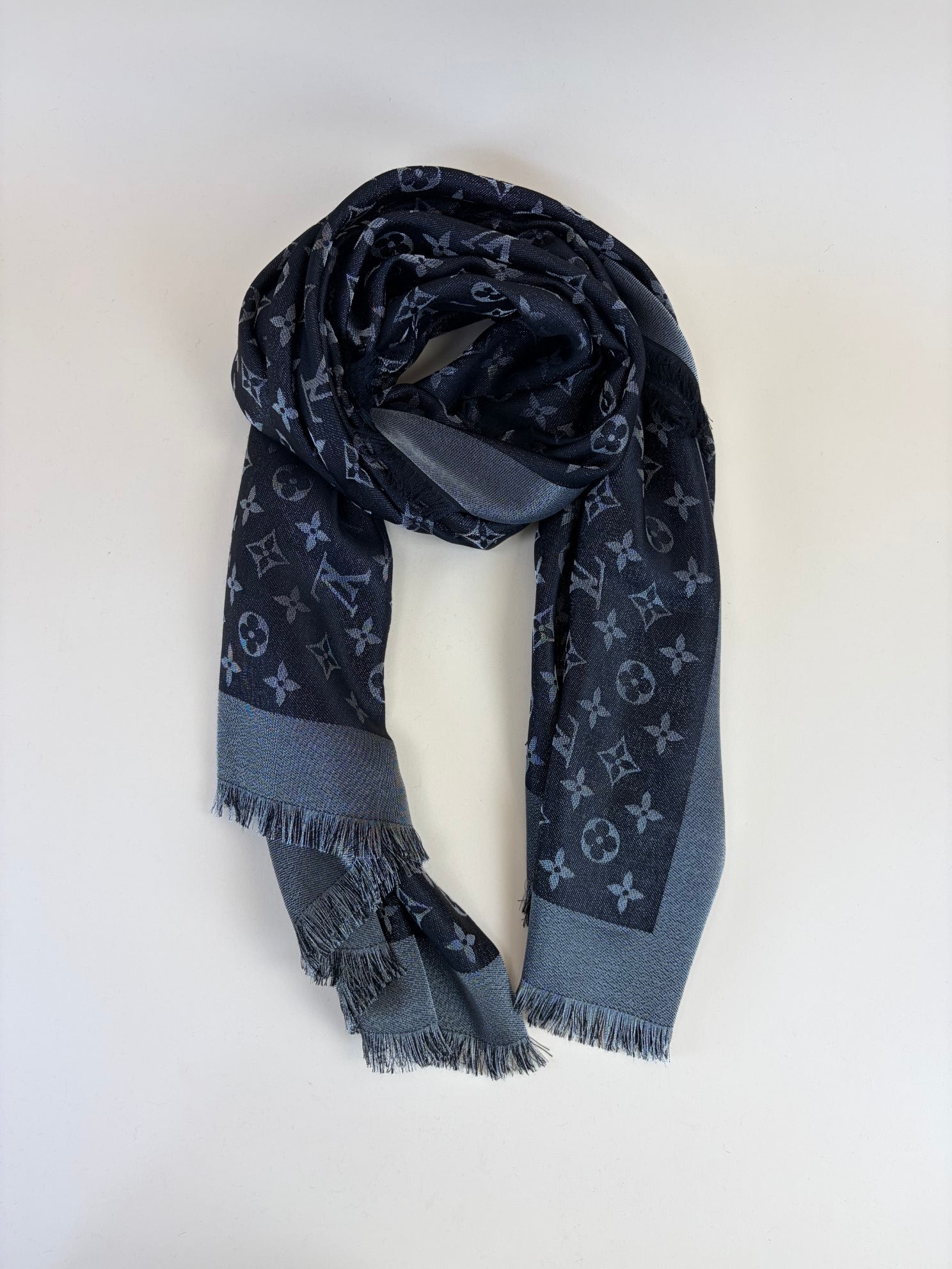 Louis Vuitton Black Monogram So Shine Scarf