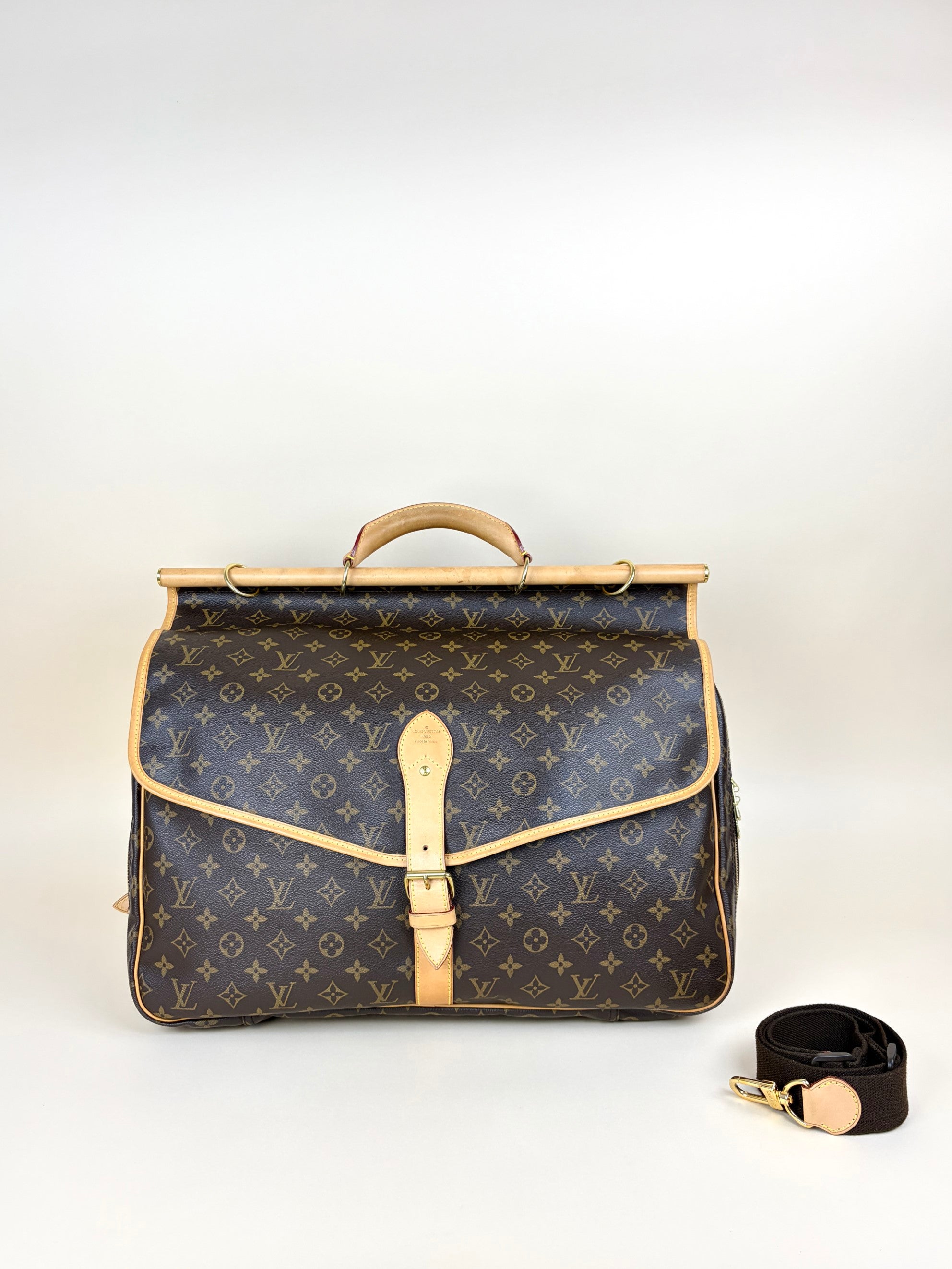 louis Vuitton euro monogram canvas sac chasse haunting travel bag