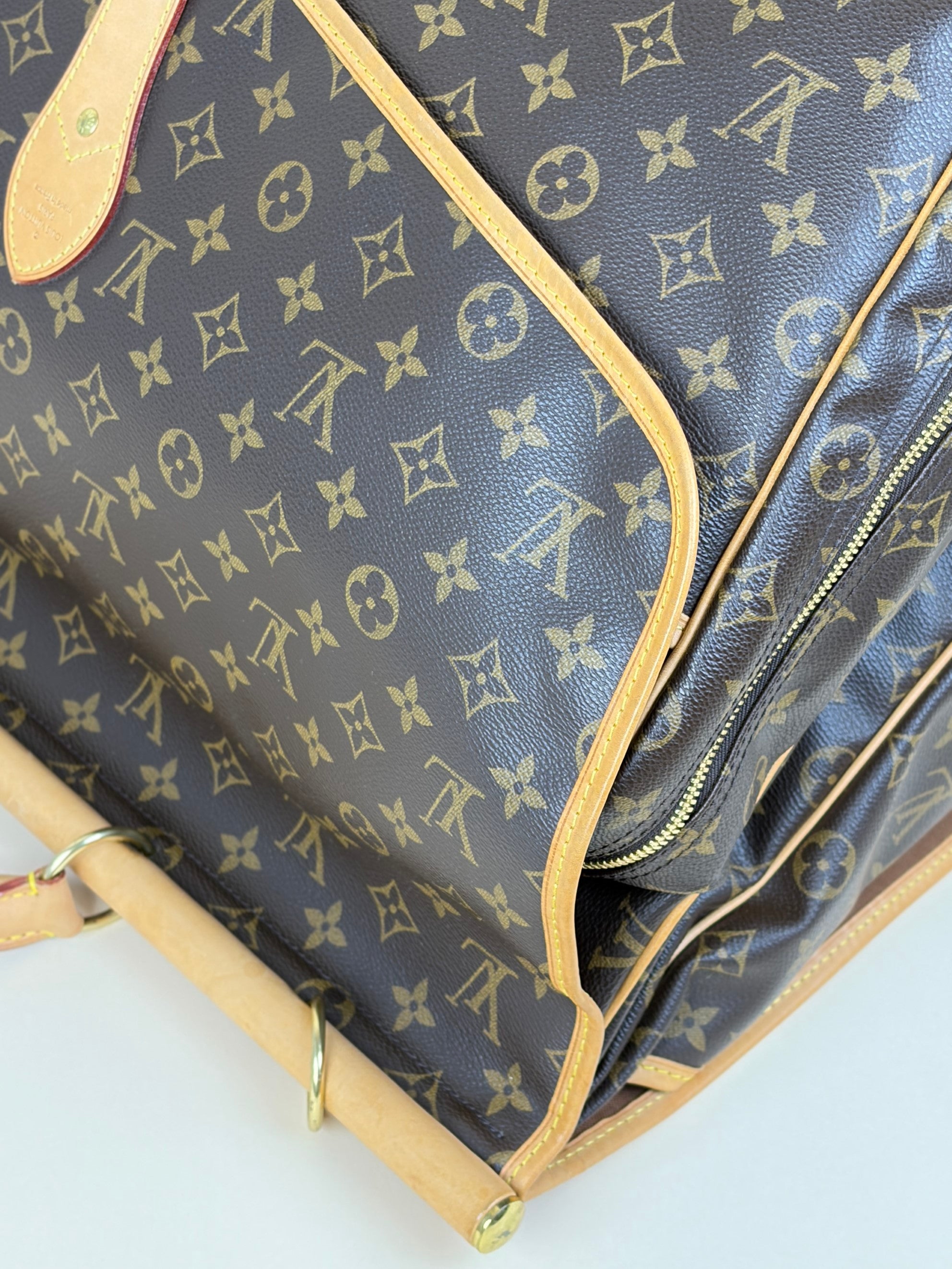 louis Vuitton euro monogram canvas sac chasse haunting travel bag
