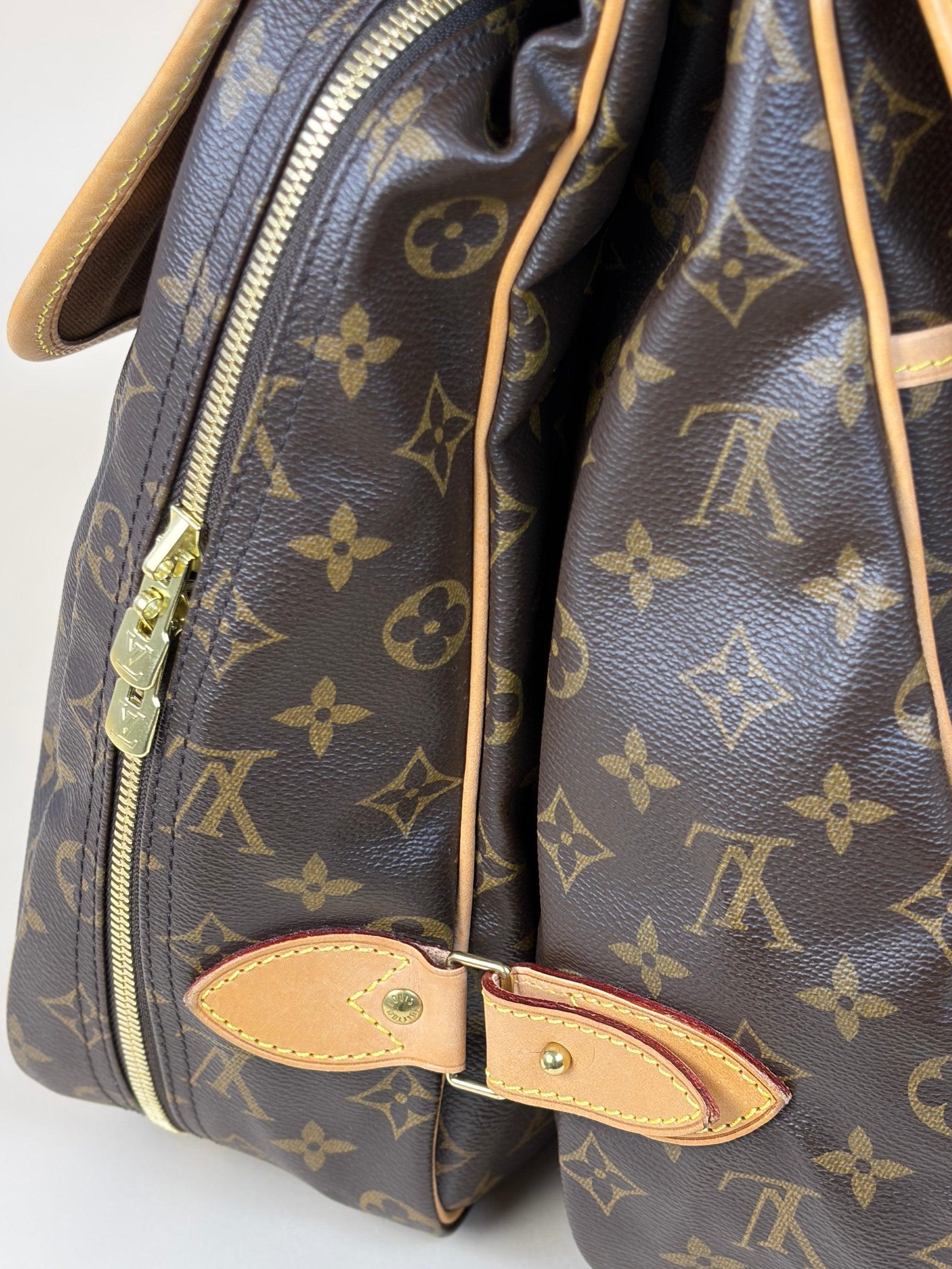 louis Vuitton euro monogram canvas sac chasse haunting travel bag