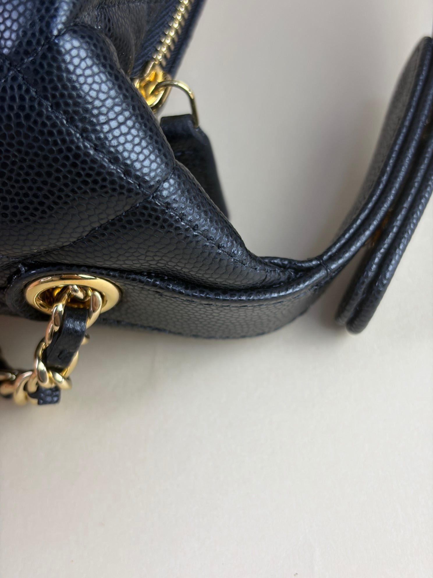 CHANEL caviar quilted hobo clutch with chain