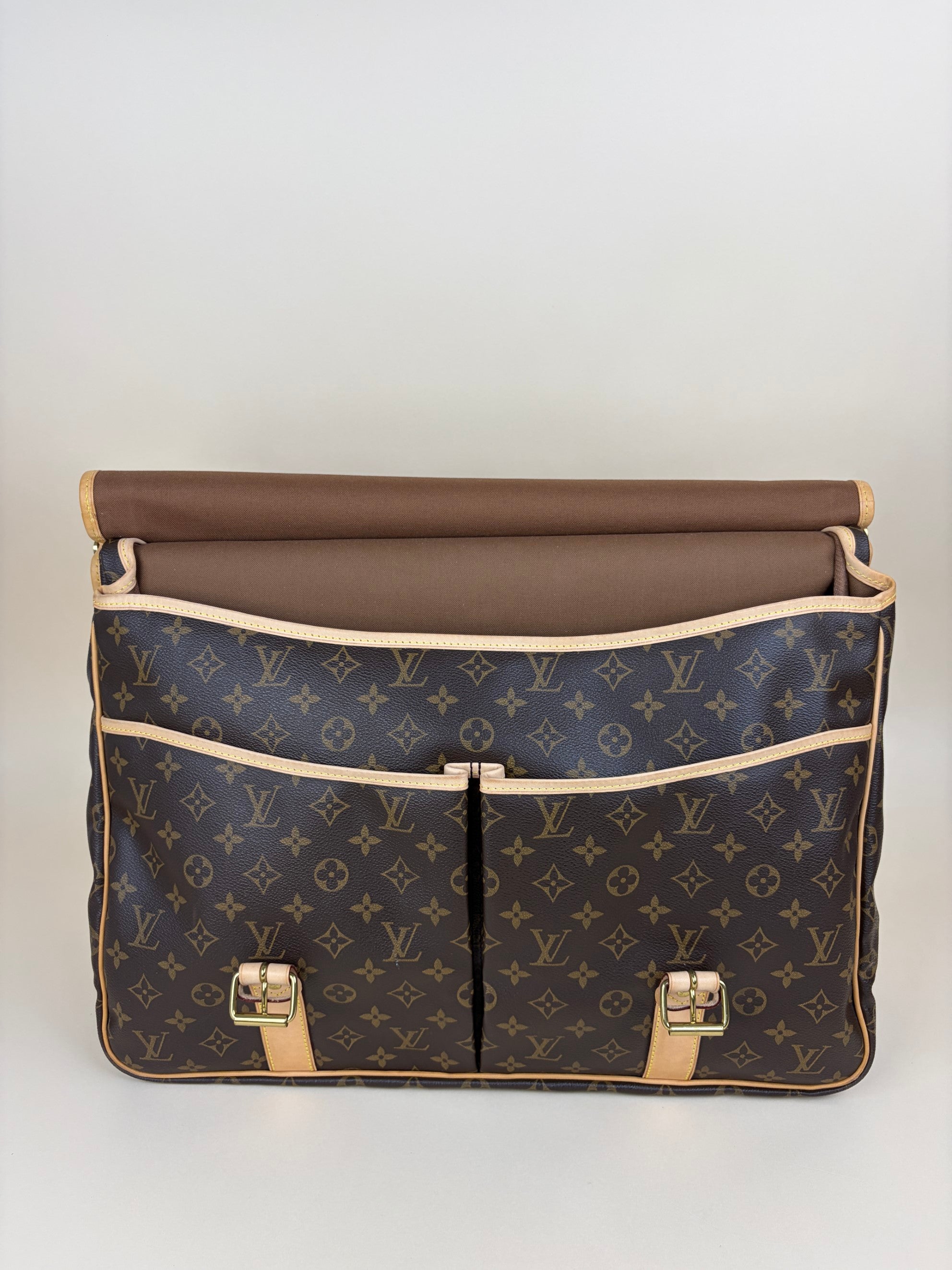 louis Vuitton euro monogram canvas sac chasse haunting travel bag