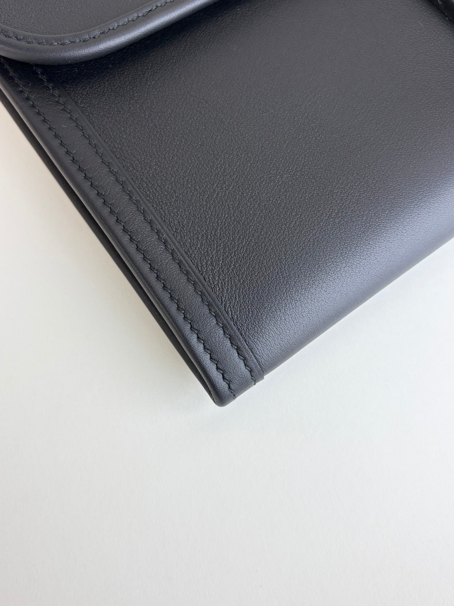 Hermes noir swift tige elan 29 clutch