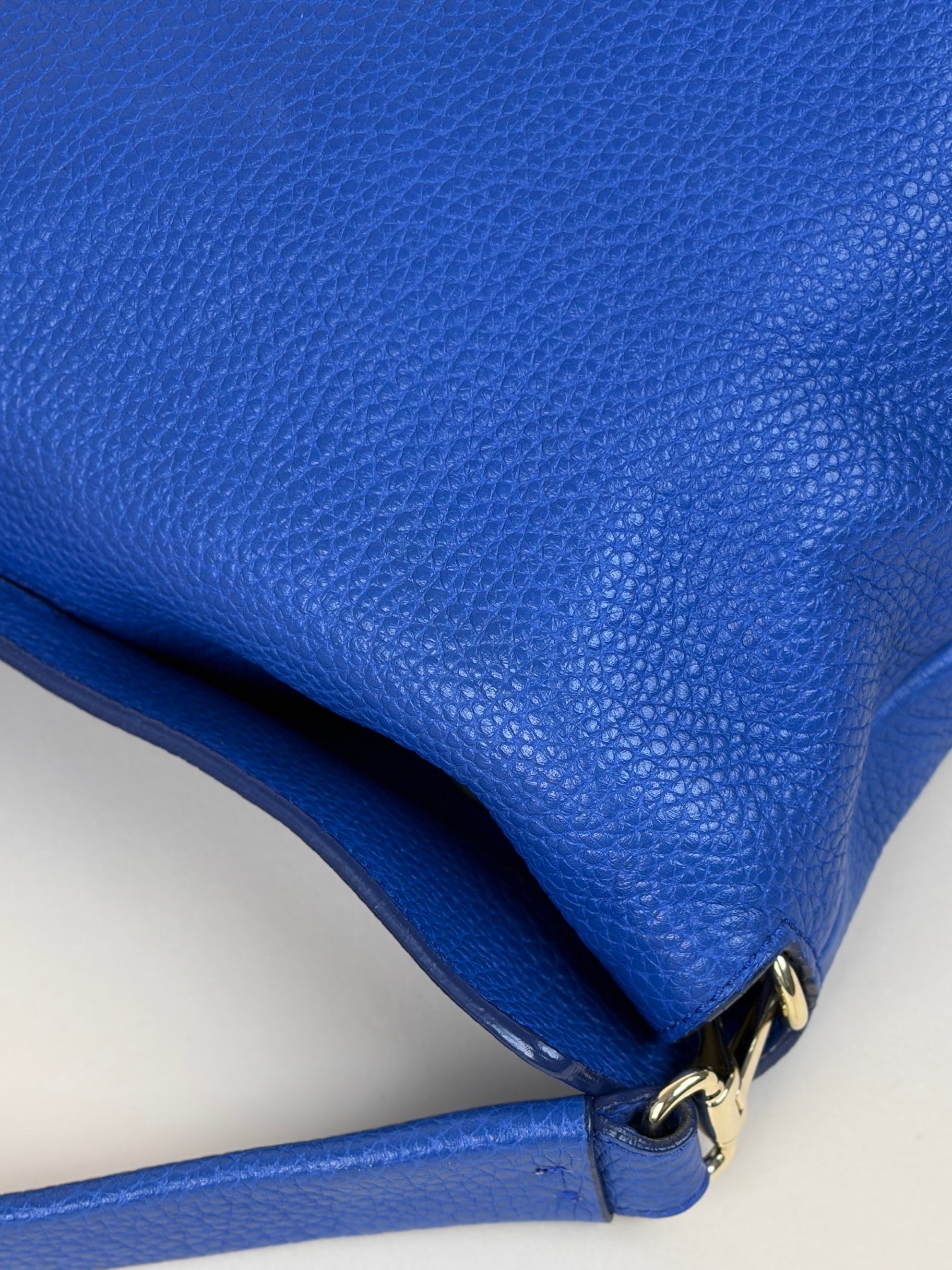 BURBERRY BLUE CALFSKIN medium cale hobo bag