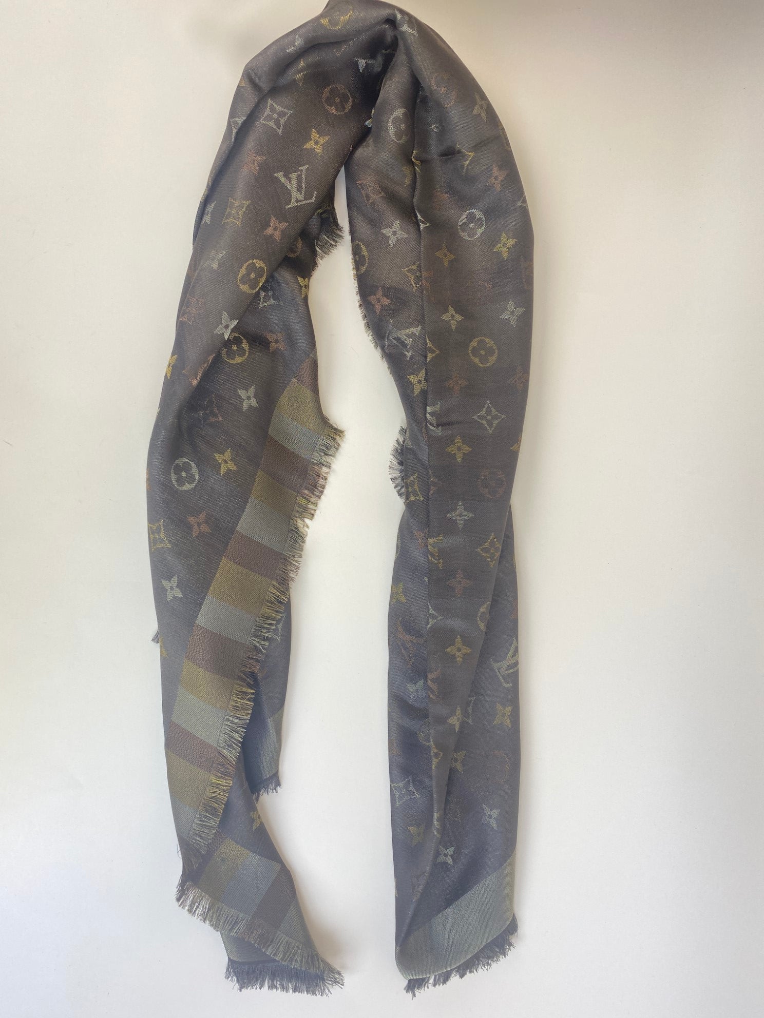 Louis Vuitton Beige Monogram So Shine Shawl