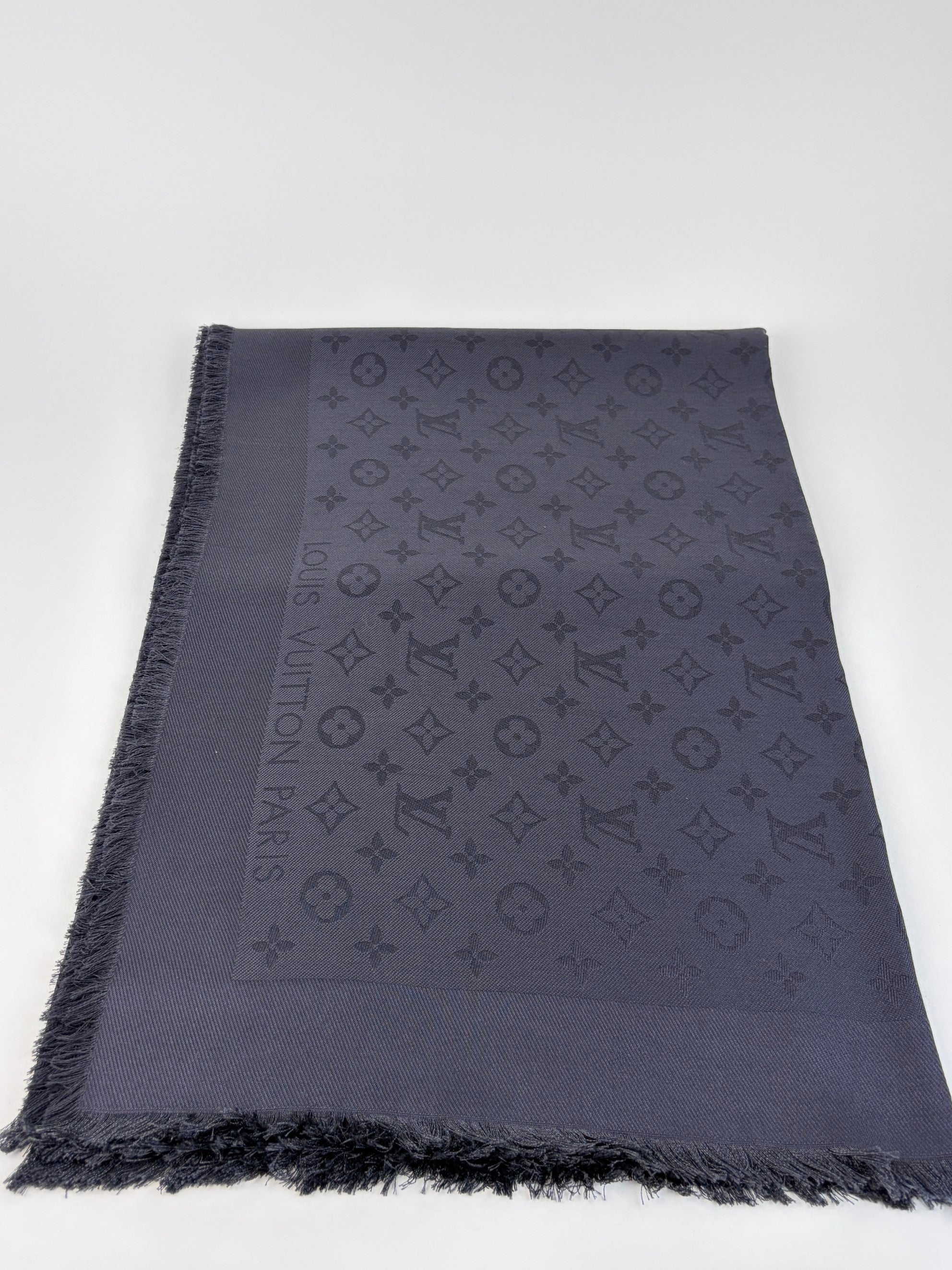 Louis Vuitton blue marine  Monogram classic wool sillk shawlScarf