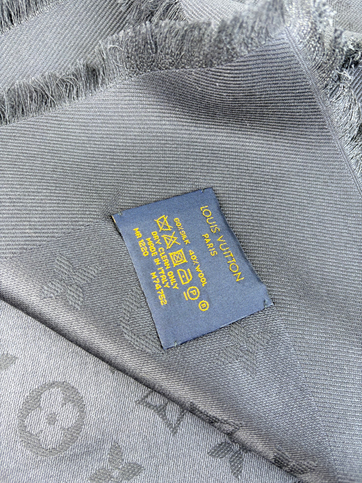 Louis Vuitton blue marine  Monogram classic wool sillk shawlScarf