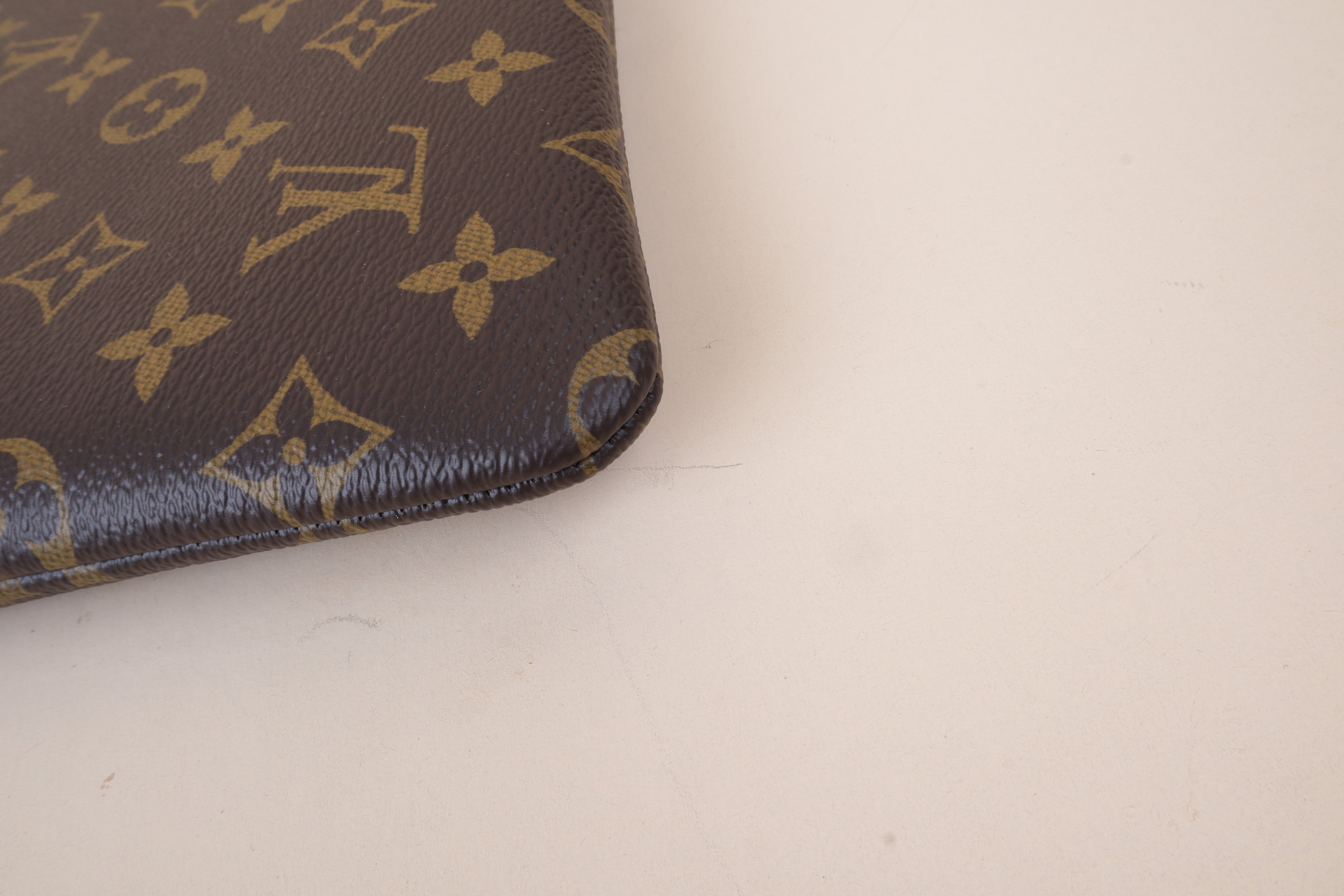 Louis Vuitton key l  Monogram Zip Clutch