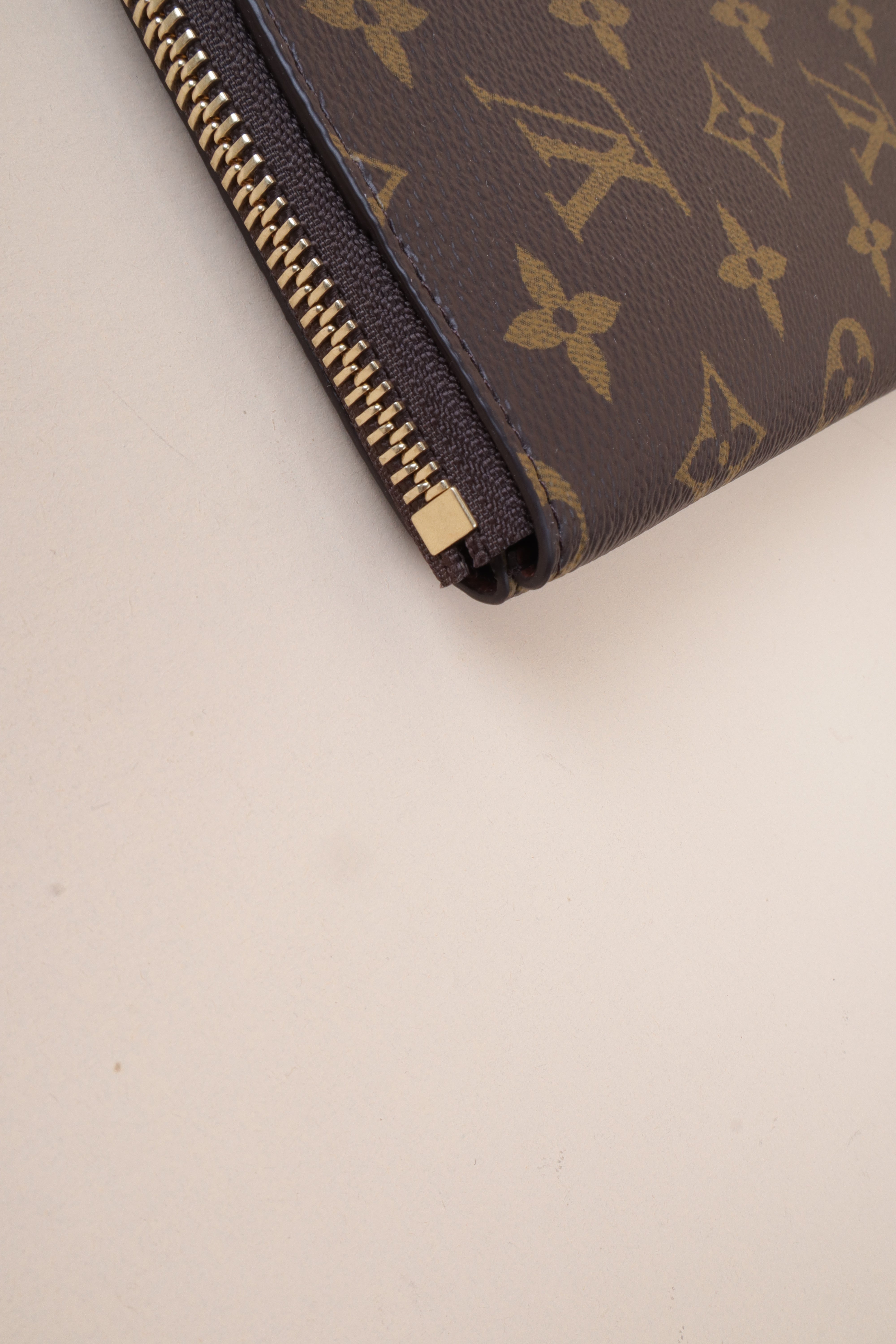 Louis Vuitton key l  Monogram Zip Clutch