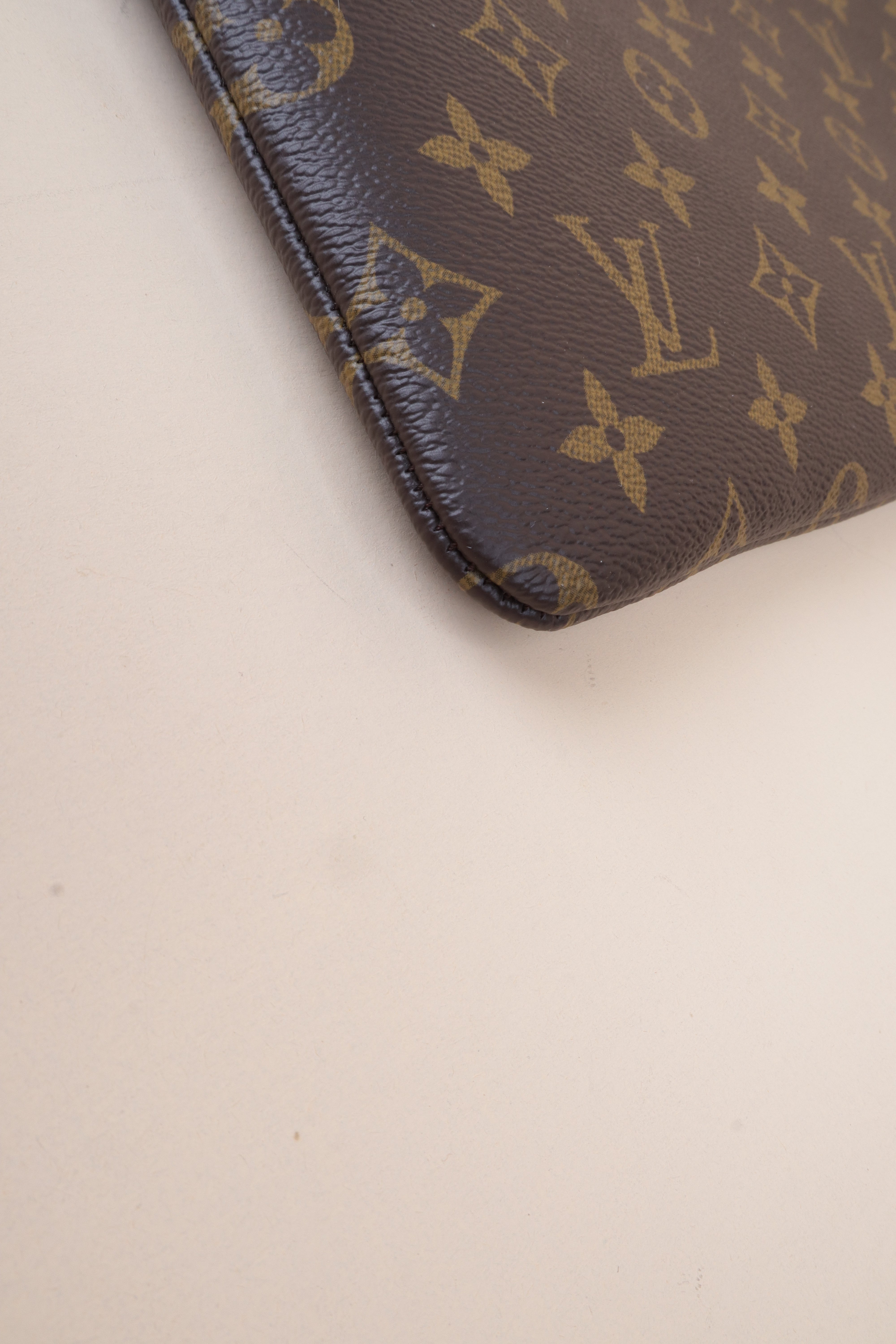 Louis Vuitton key l  Monogram Zip Clutch
