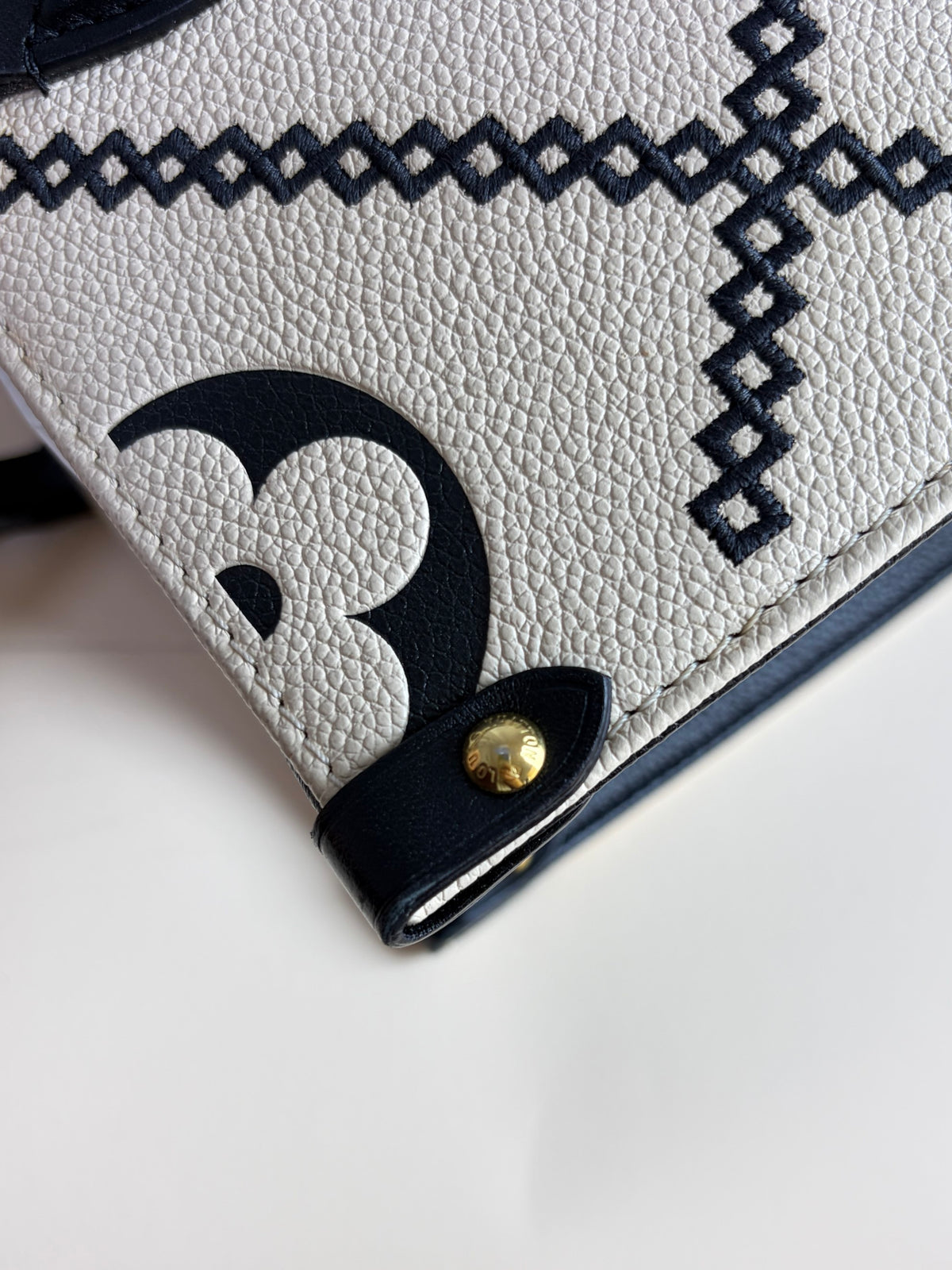 Louis Vuitton black/cream monogram empriente broderies on the go mm tote bag