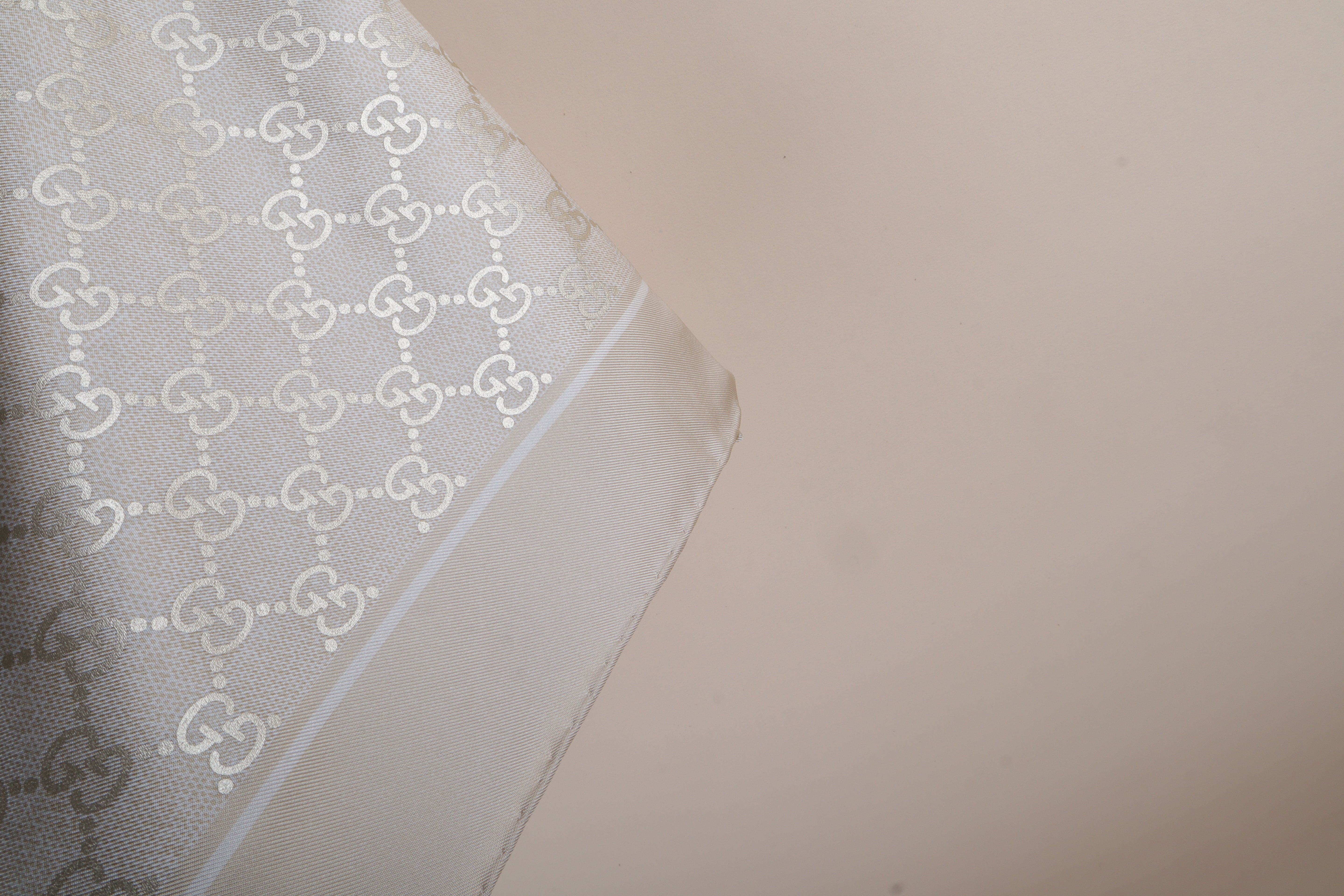 GUCCI LAMINATED PRINTED SILK BEIGE