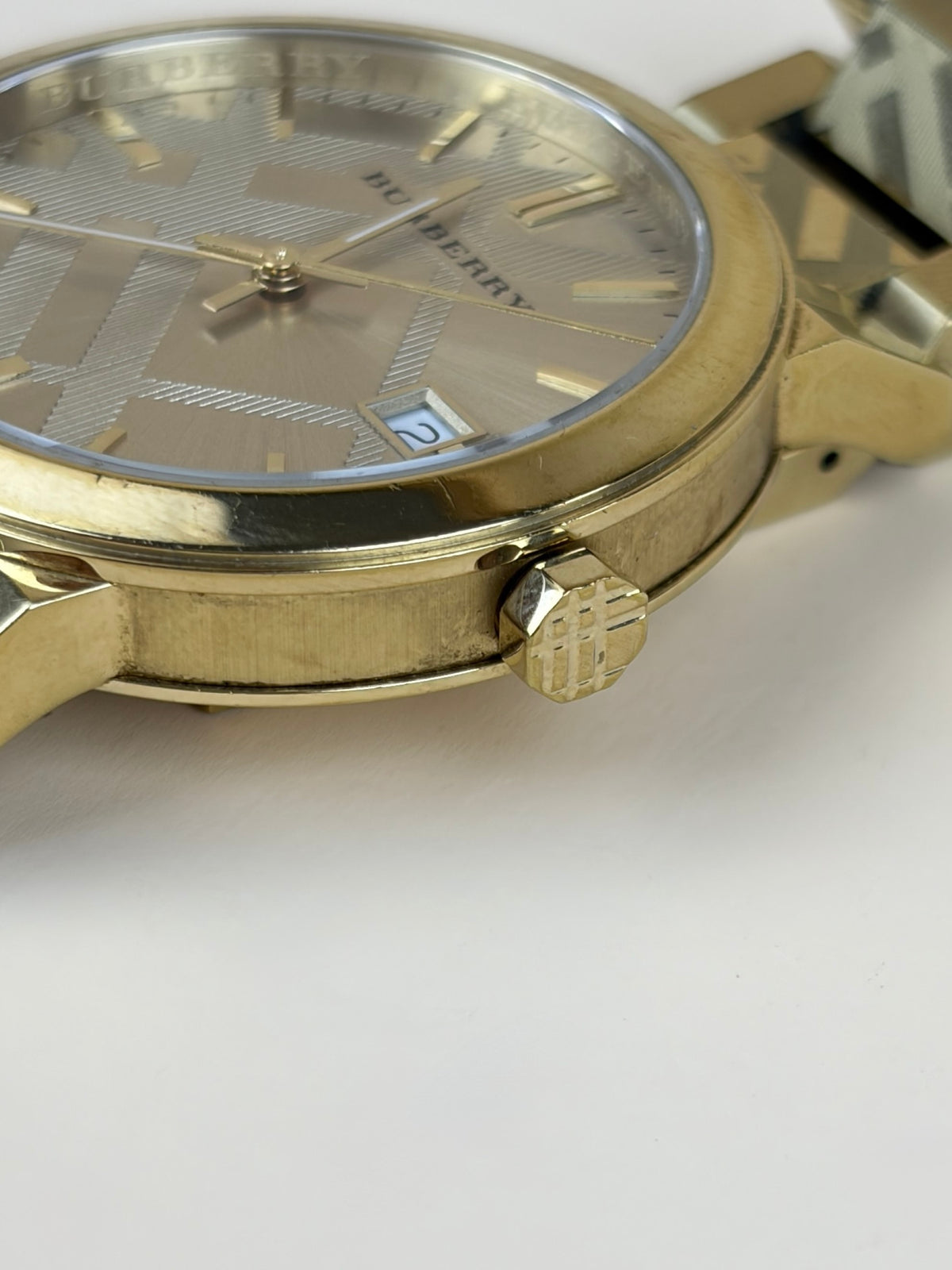 Burberry the city Gold Watch tone
