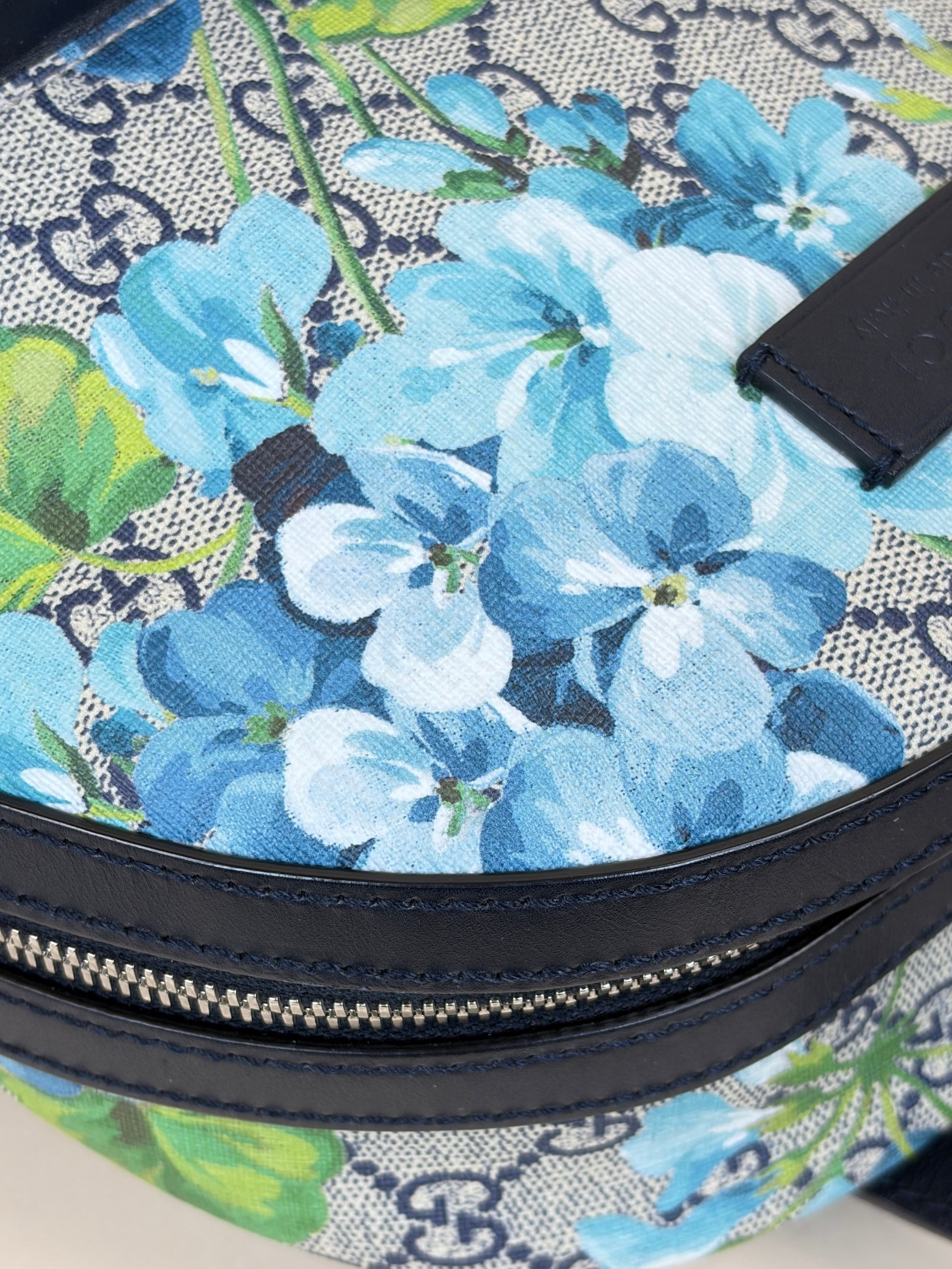 Gucci gg supreme monogram canvas blue blooms small day backpack