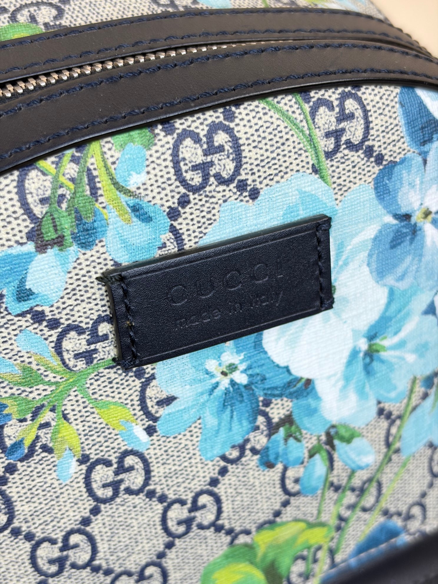 Gucci gg supreme monogram canvas blue blooms small day backpack