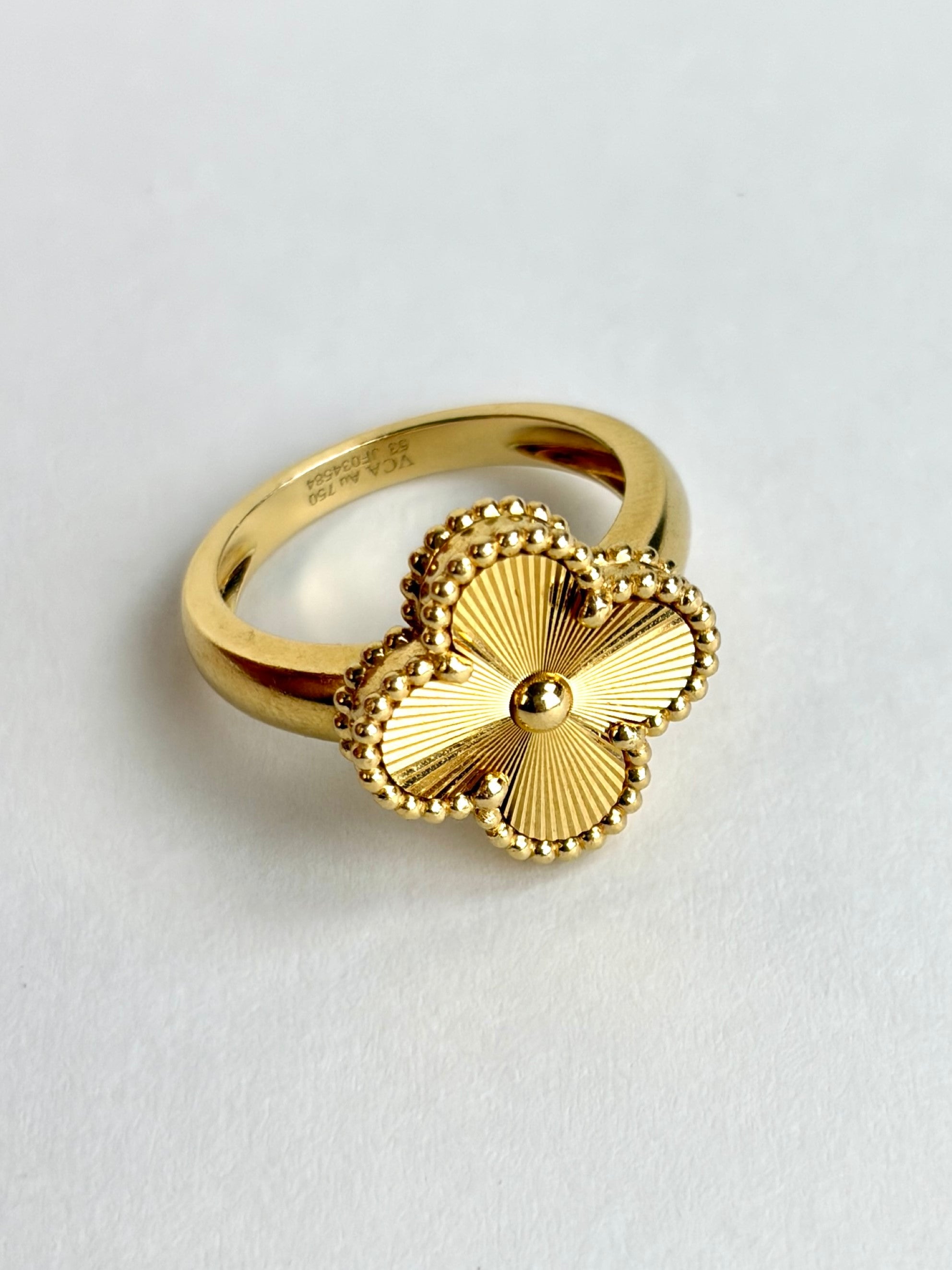 Van Cleef & Arpels Gold Vintage Alhambra ring