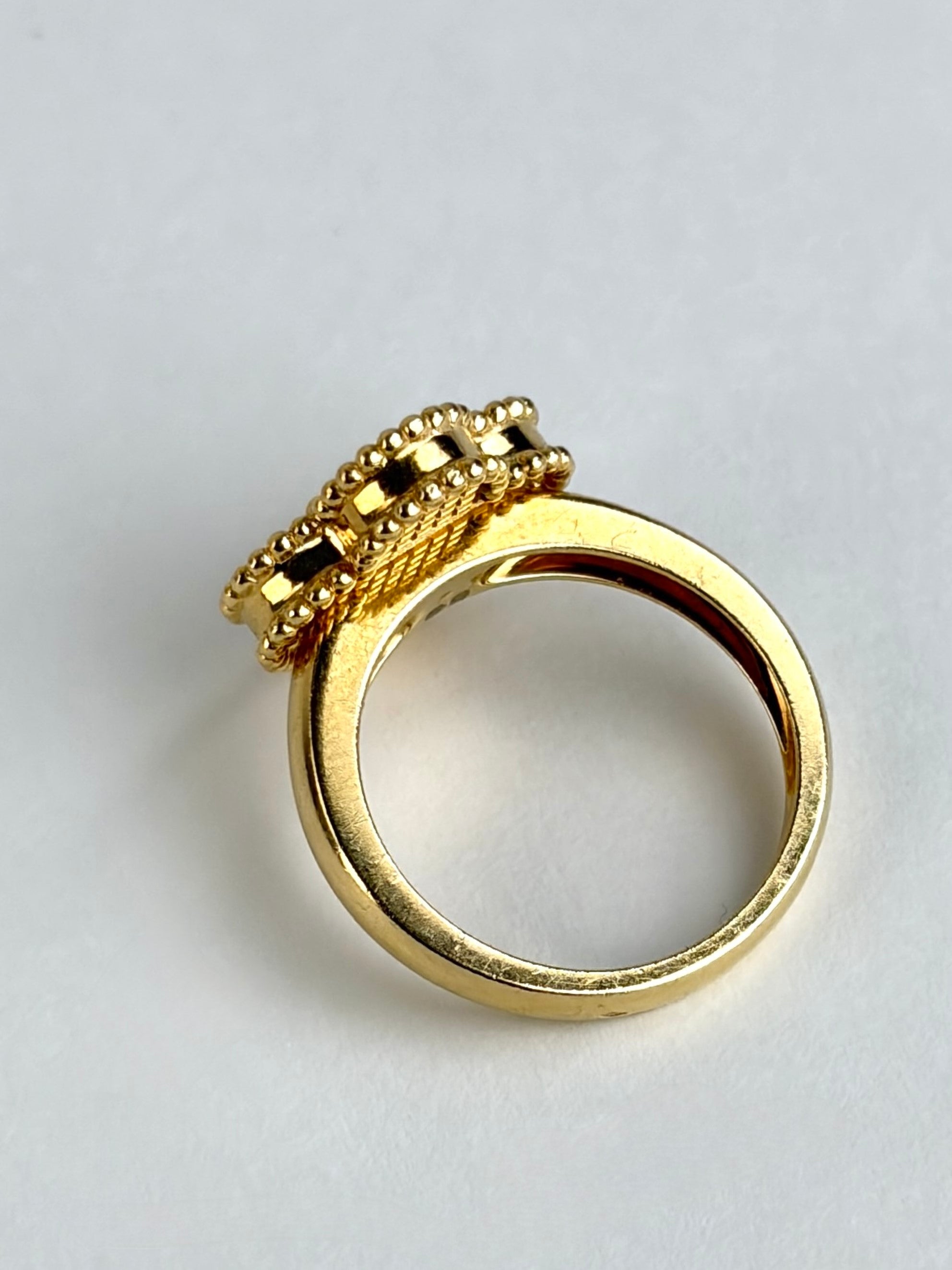 Van Cleef & Arpels Gold Vintage Alhambra ring