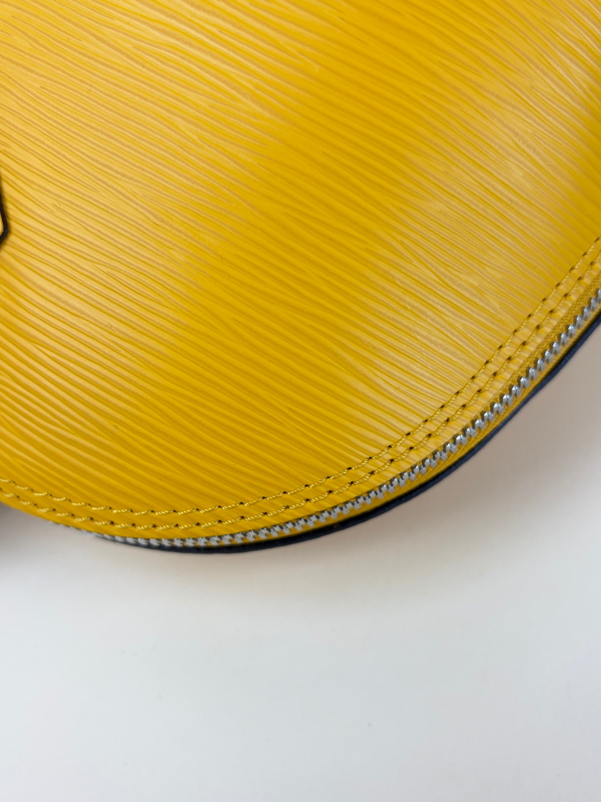 Louis Vuitton yellow Alma epi leather pm