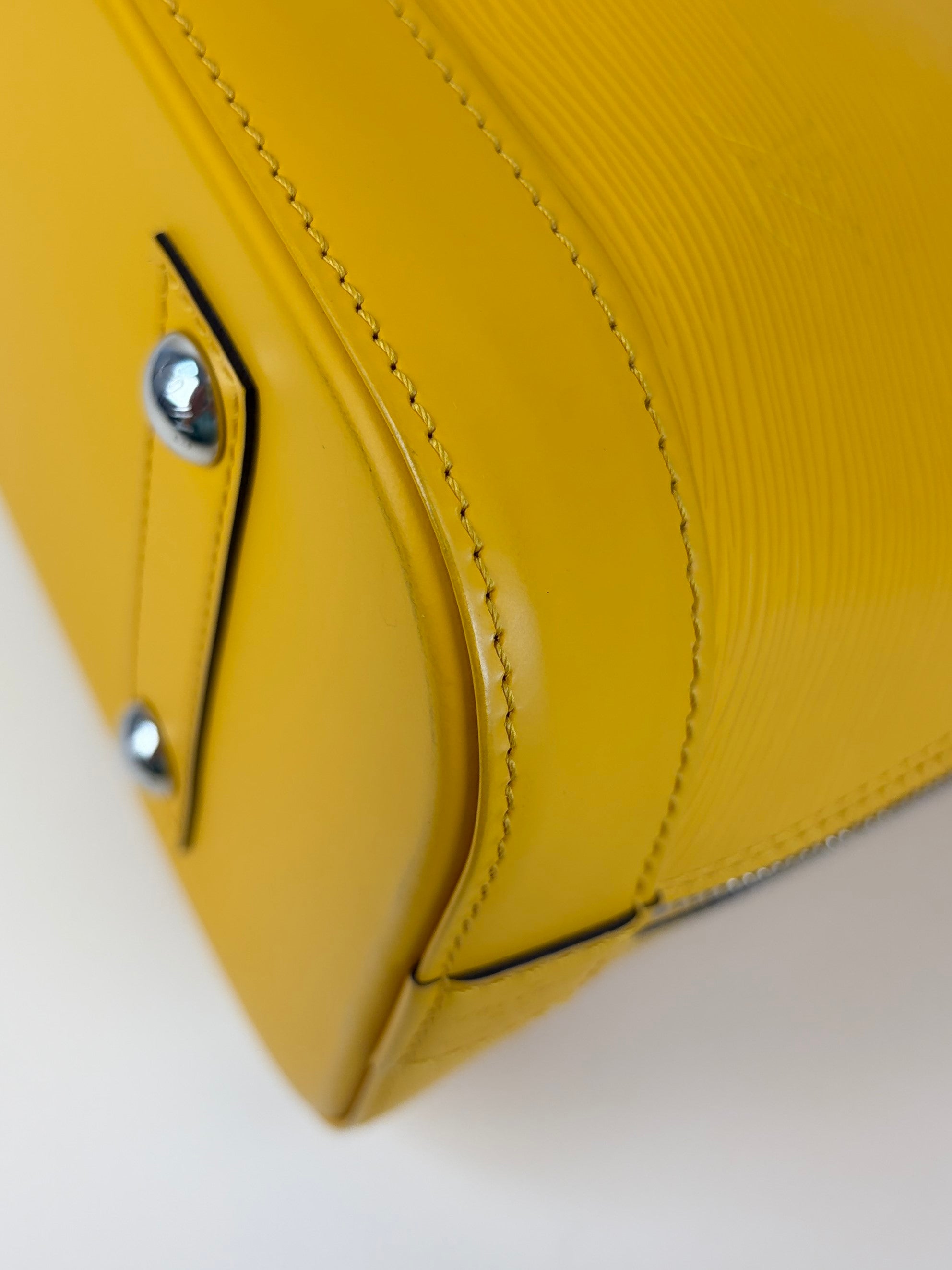 Louis Vuitton yellow Alma epi leather pm