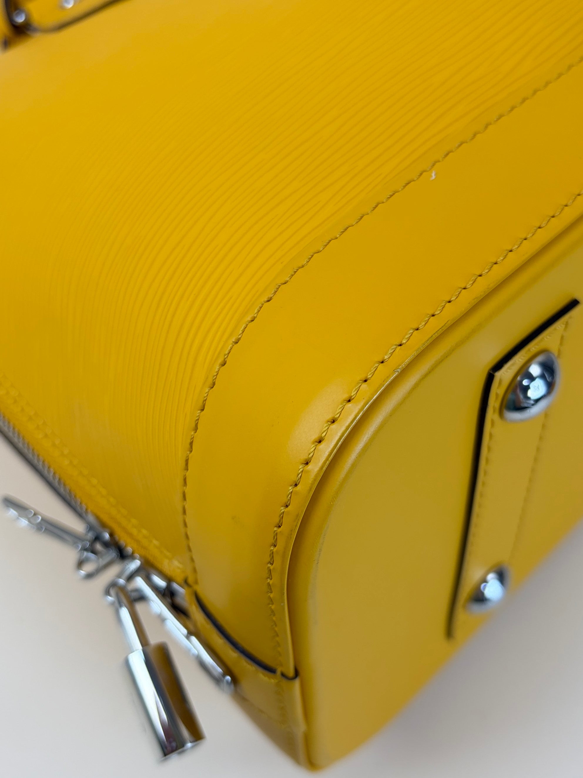 Louis Vuitton yellow Alma epi leather pm