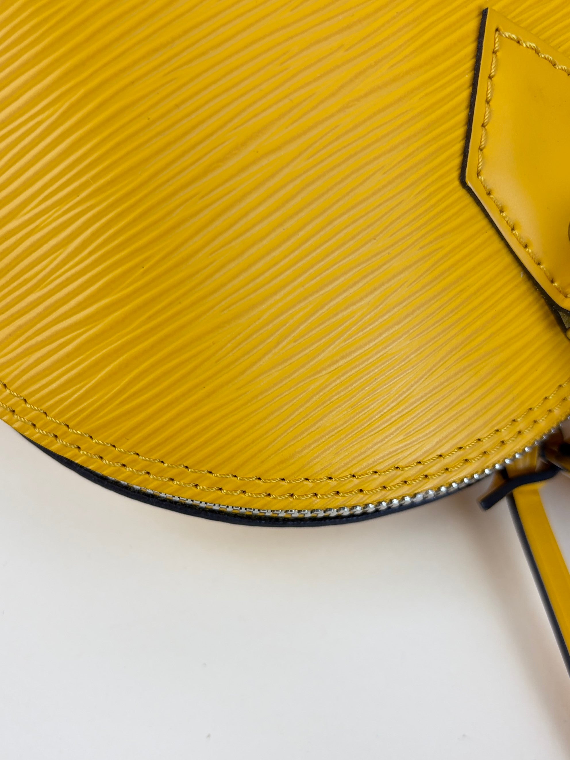 Louis Vuitton yellow Alma epi leather pm