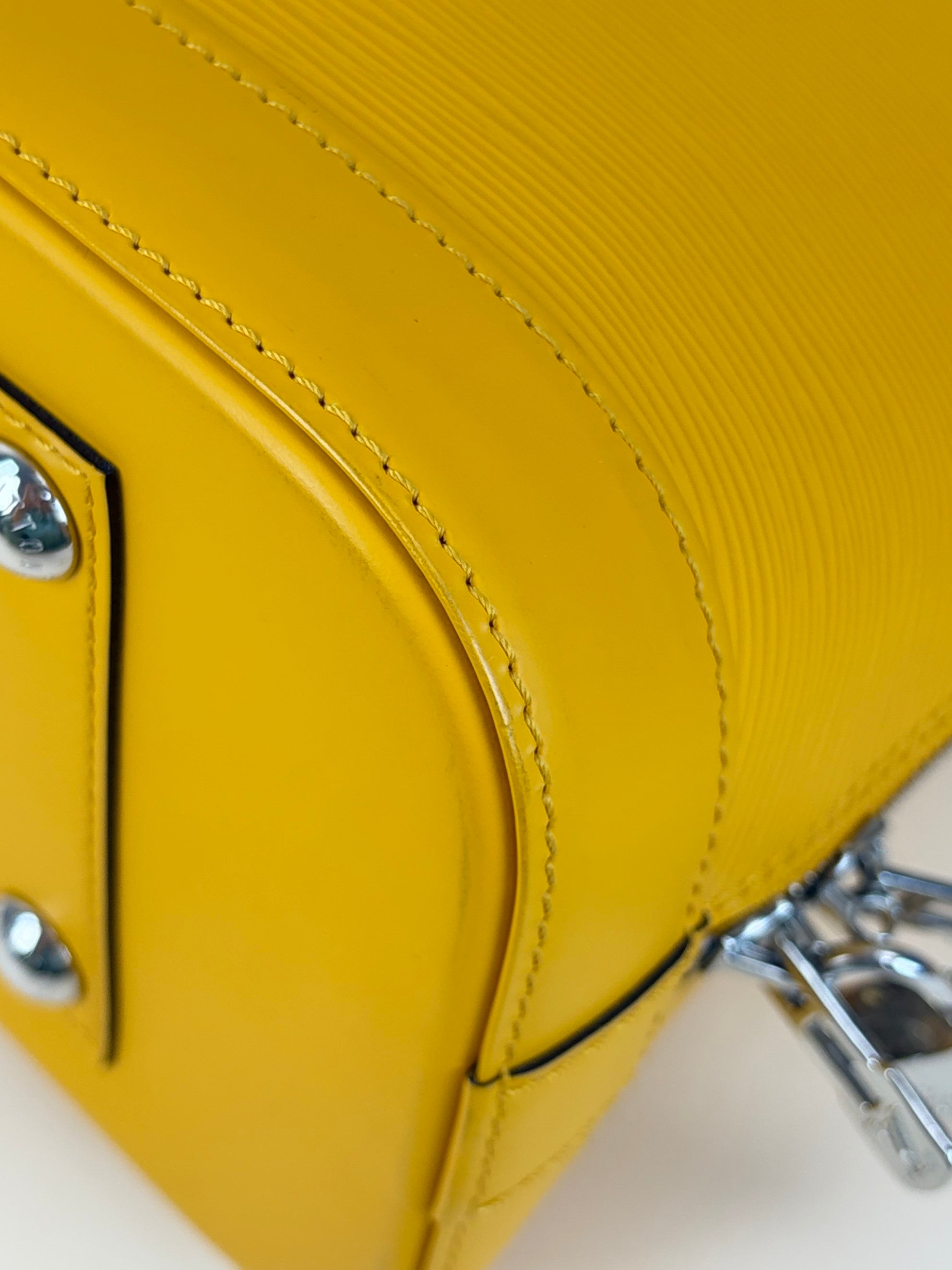 Louis Vuitton yellow Alma epi leather pm