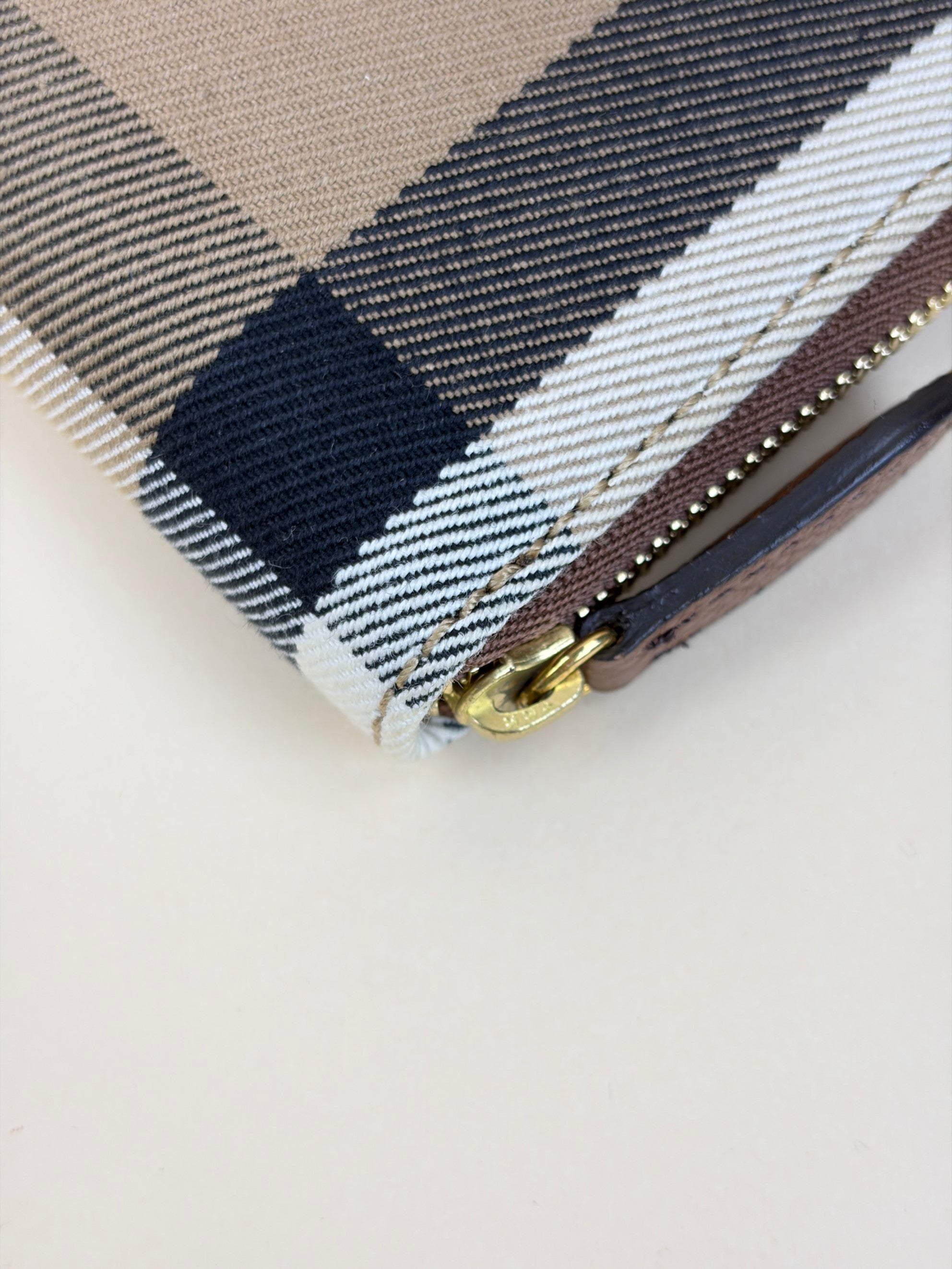 BURBERRY brown calfskin house check Elmore zip around wallet