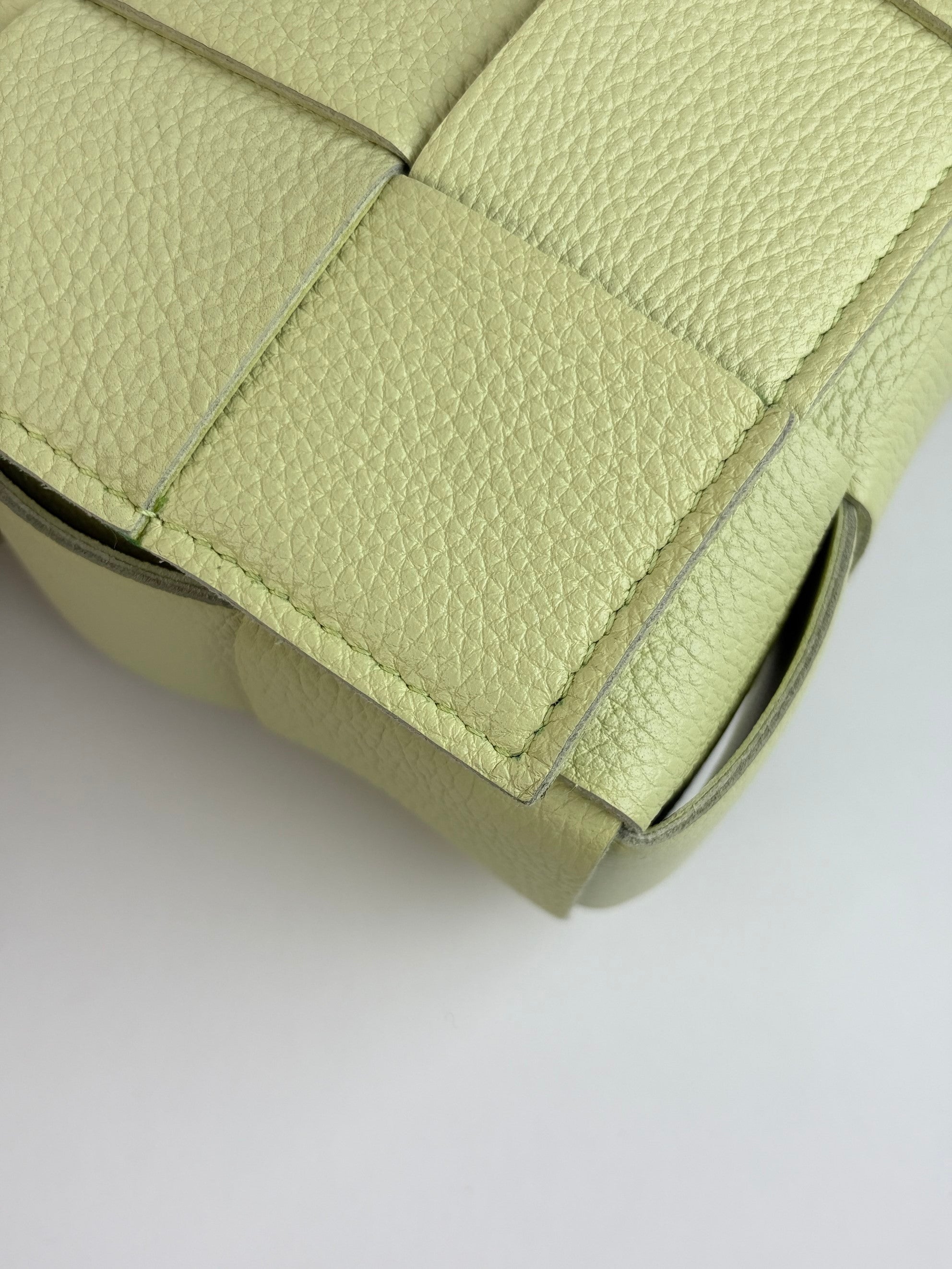 Bottega lemon washed grained calfskin maxi intreccato Veneta Beige Cassette Bag
