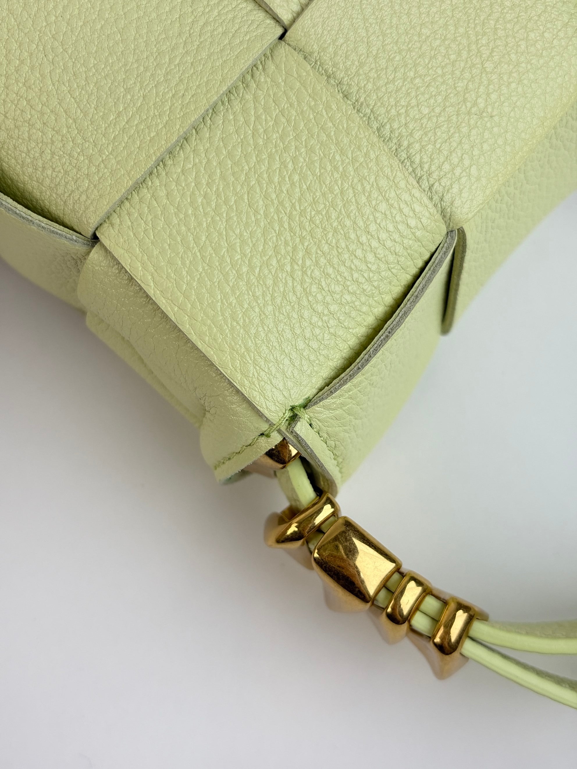 Bottega lemon washed grained calfskin maxi intreccato Veneta Beige Cassette Bag