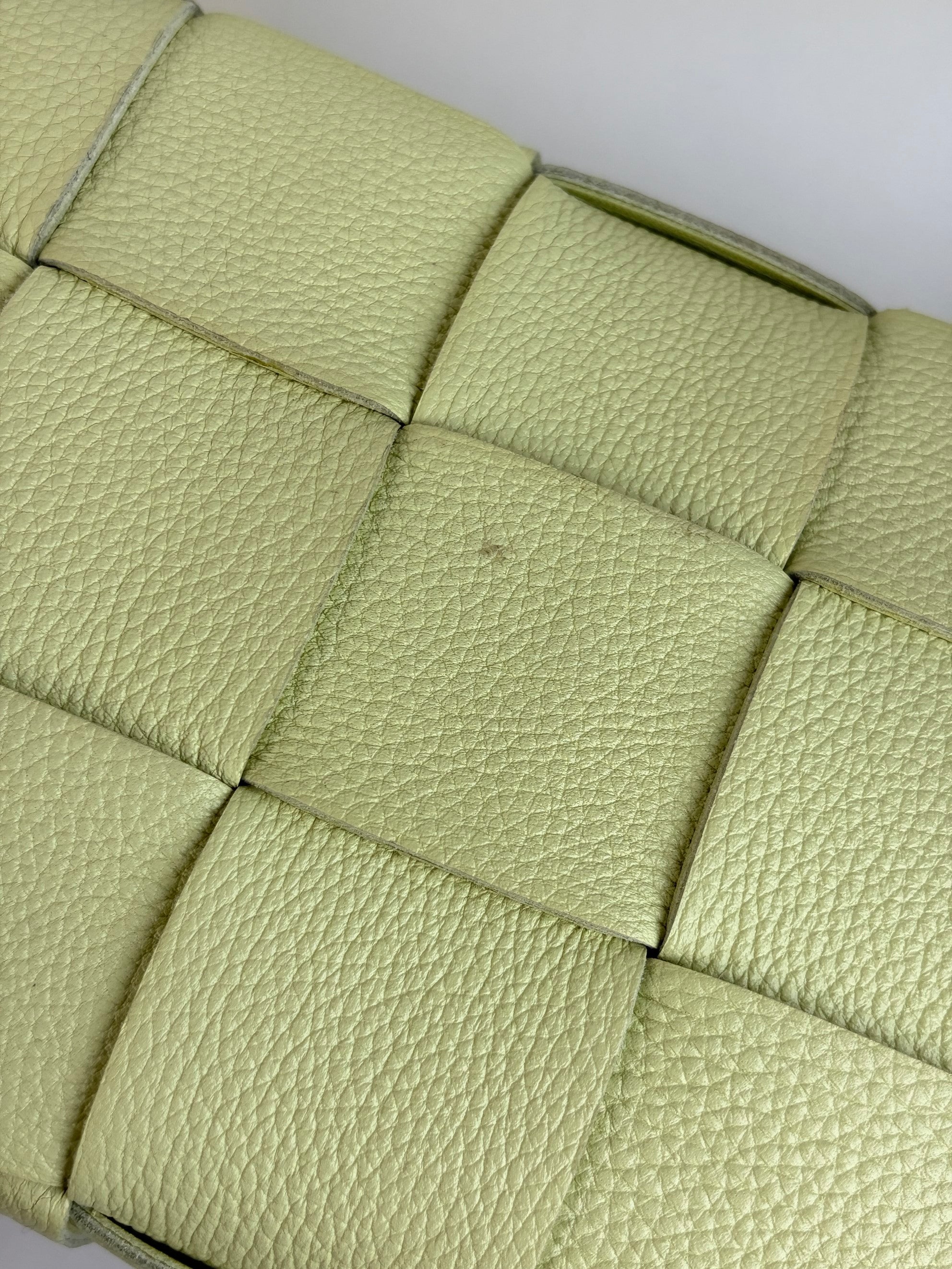 Bottega lemon washed grained calfskin maxi intreccato Veneta Beige Cassette Bag