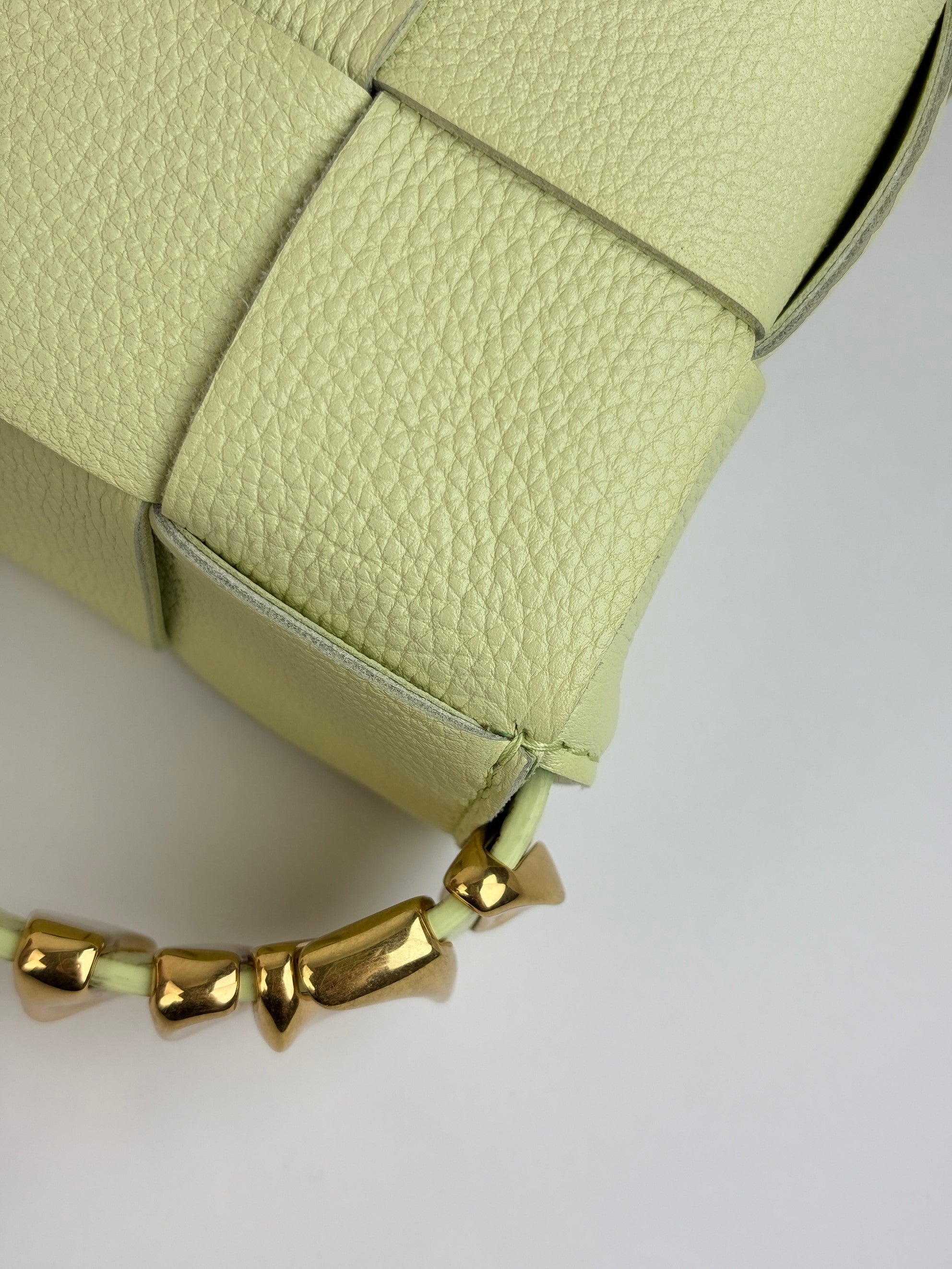 Bottega lemon washed grained calfskin maxi intreccato Veneta Beige Cassette Bag