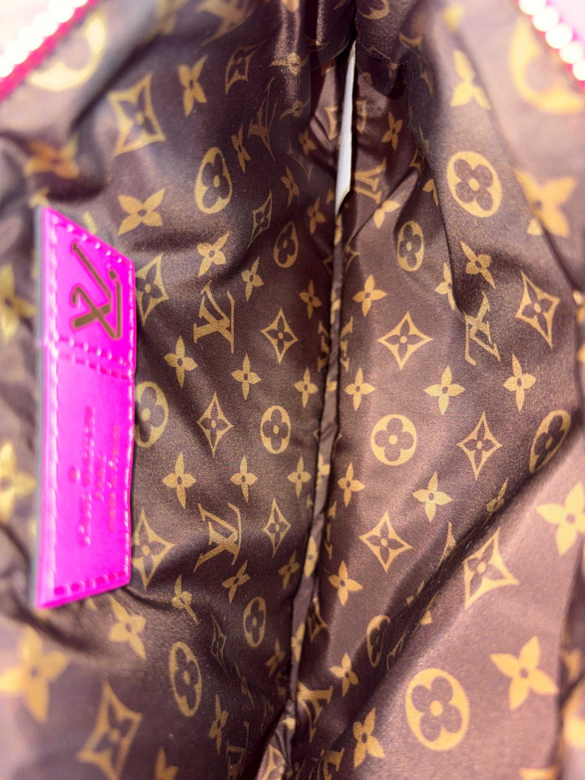louis Vuitton monogram maxi-multi pochette pillow black-fushia