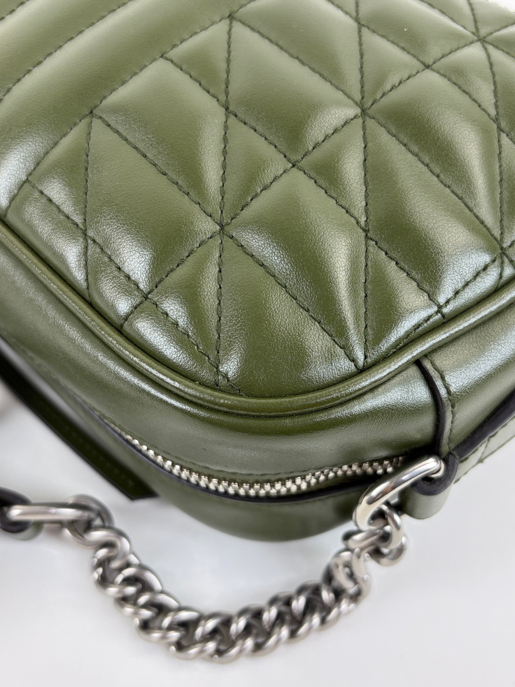 Gucci olive marmont matelasse camera cross body