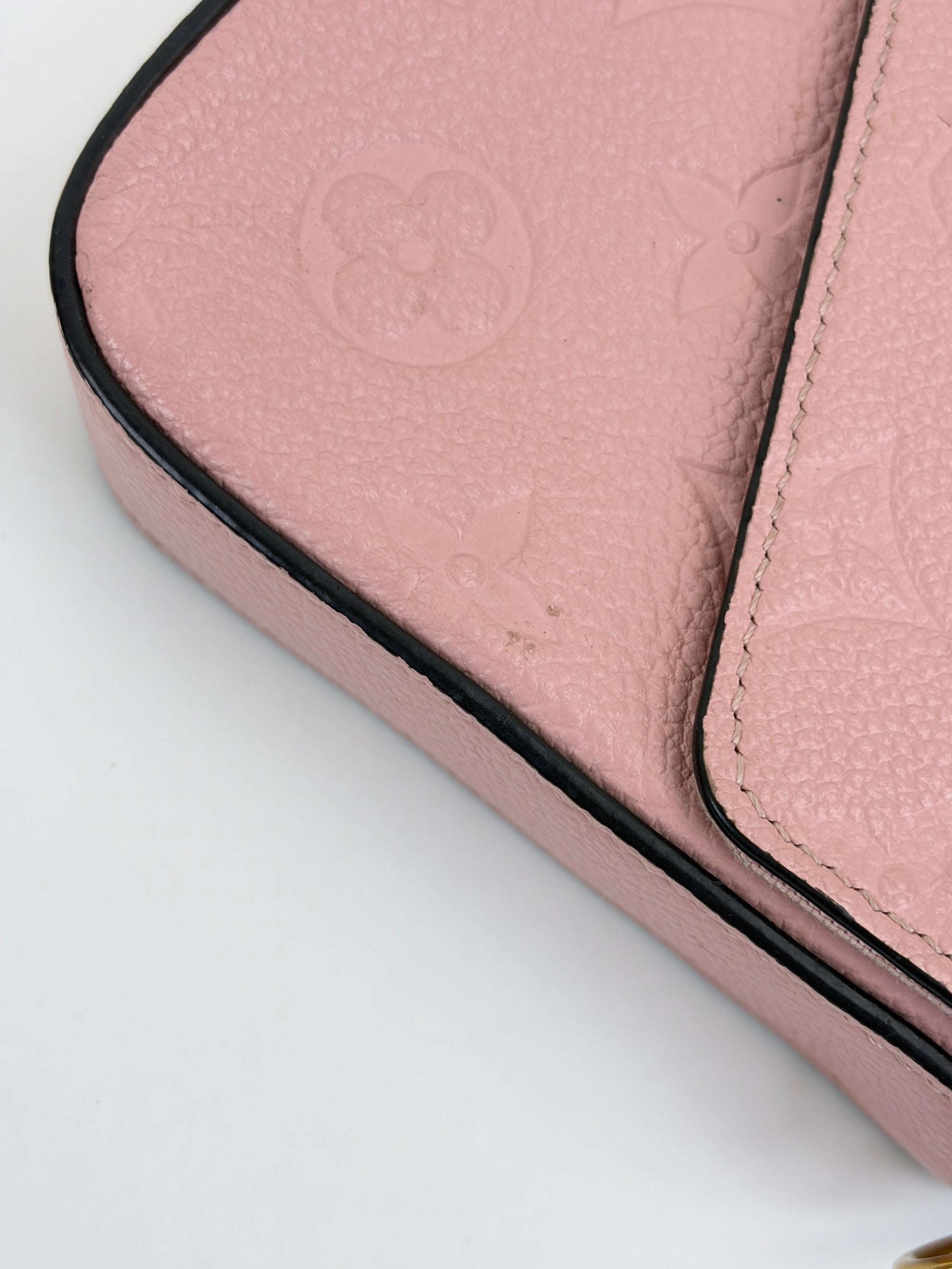 Louis Vuitton Pouder pink monogram empriente leather Felicie pochette