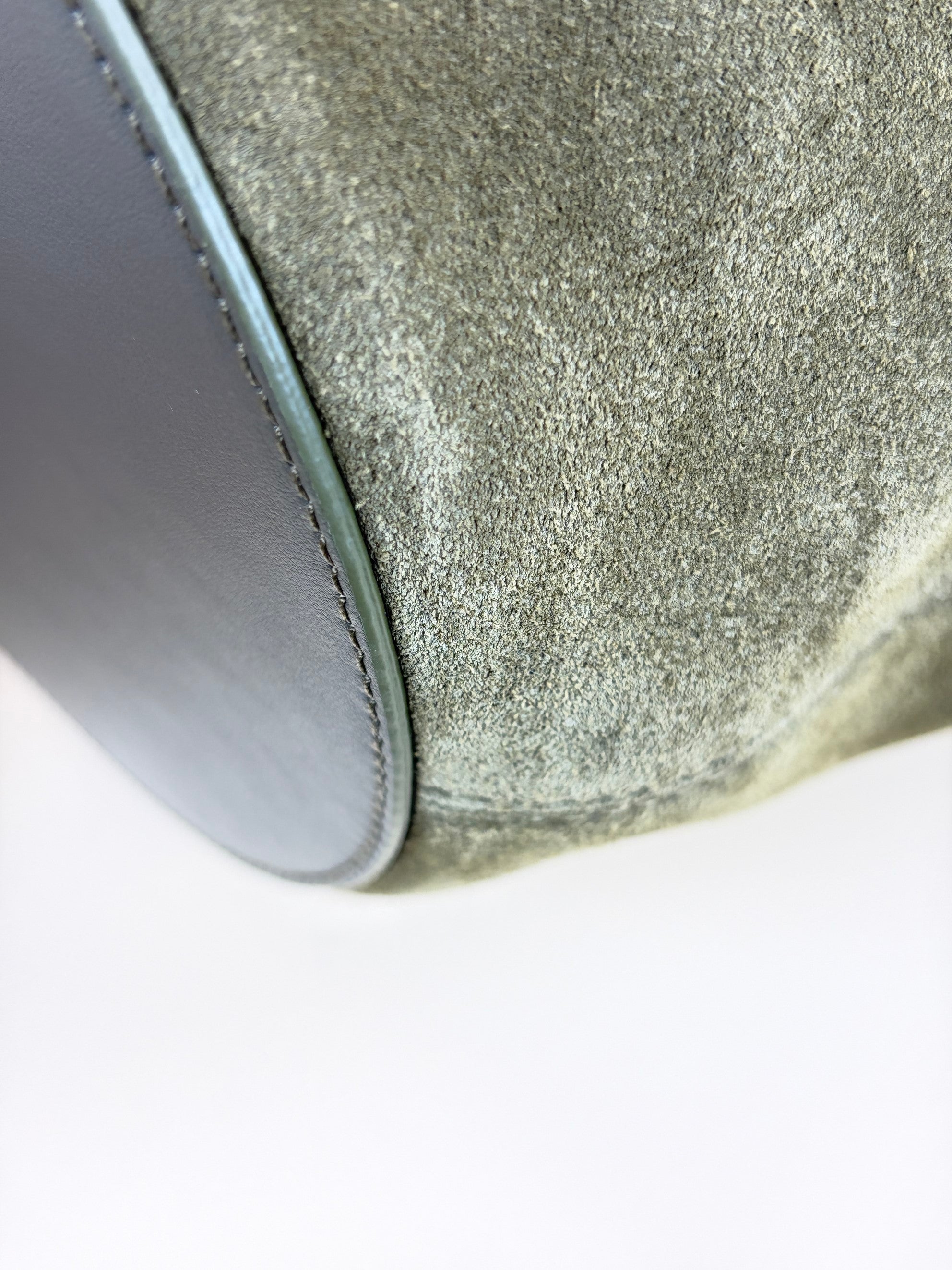 Jacquemus  le bamboula moyen suede bucket bag