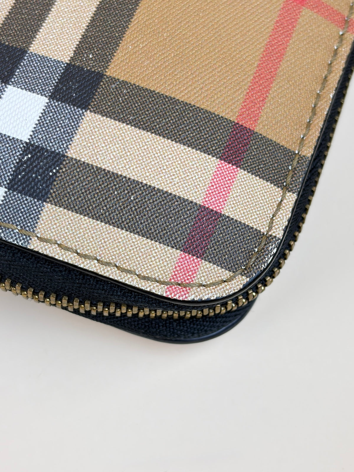 Burberry black/beige Vintage check elmore zip around long wallet