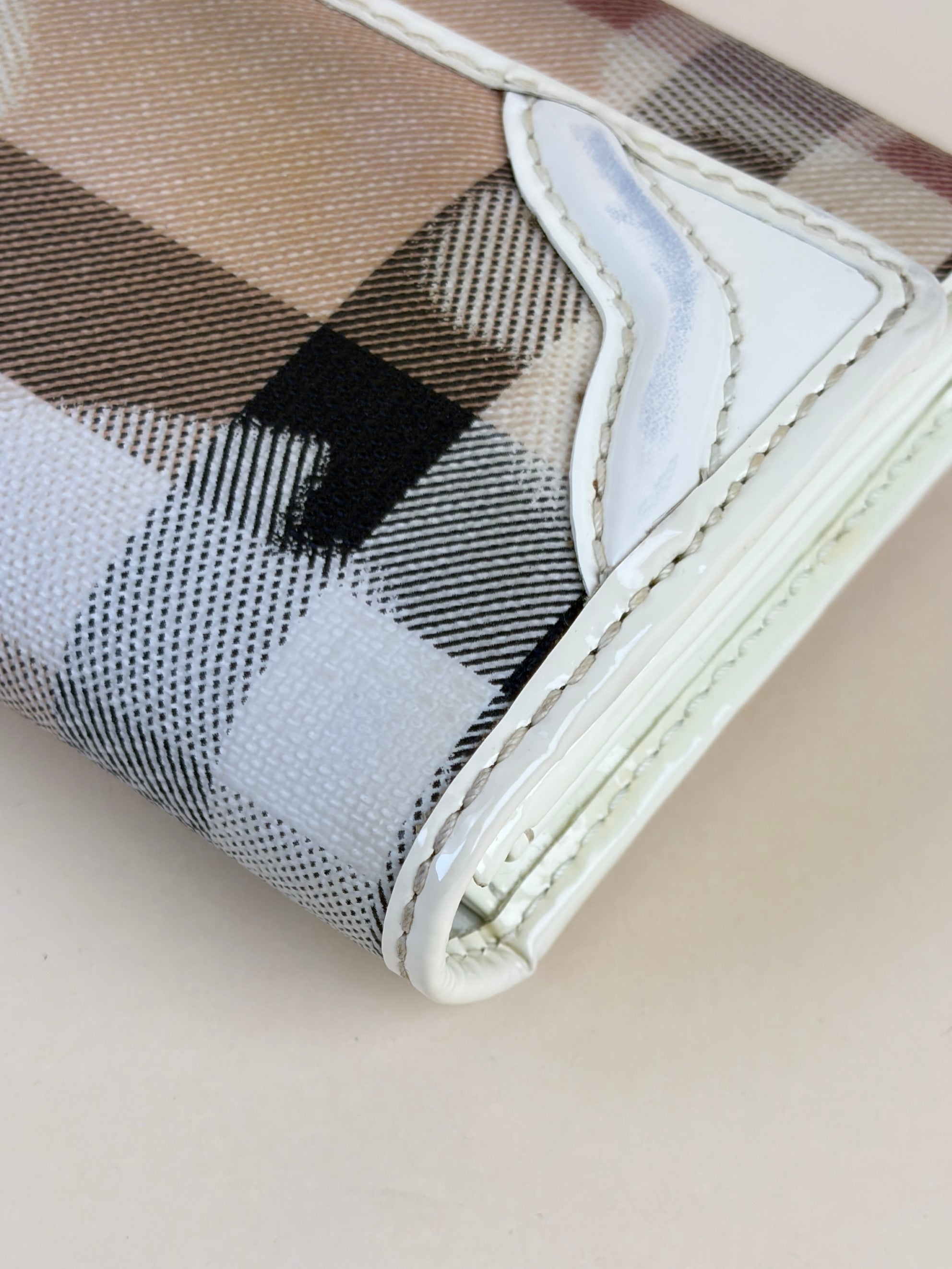 Burberry White Nova Check Heart Continental Wallet