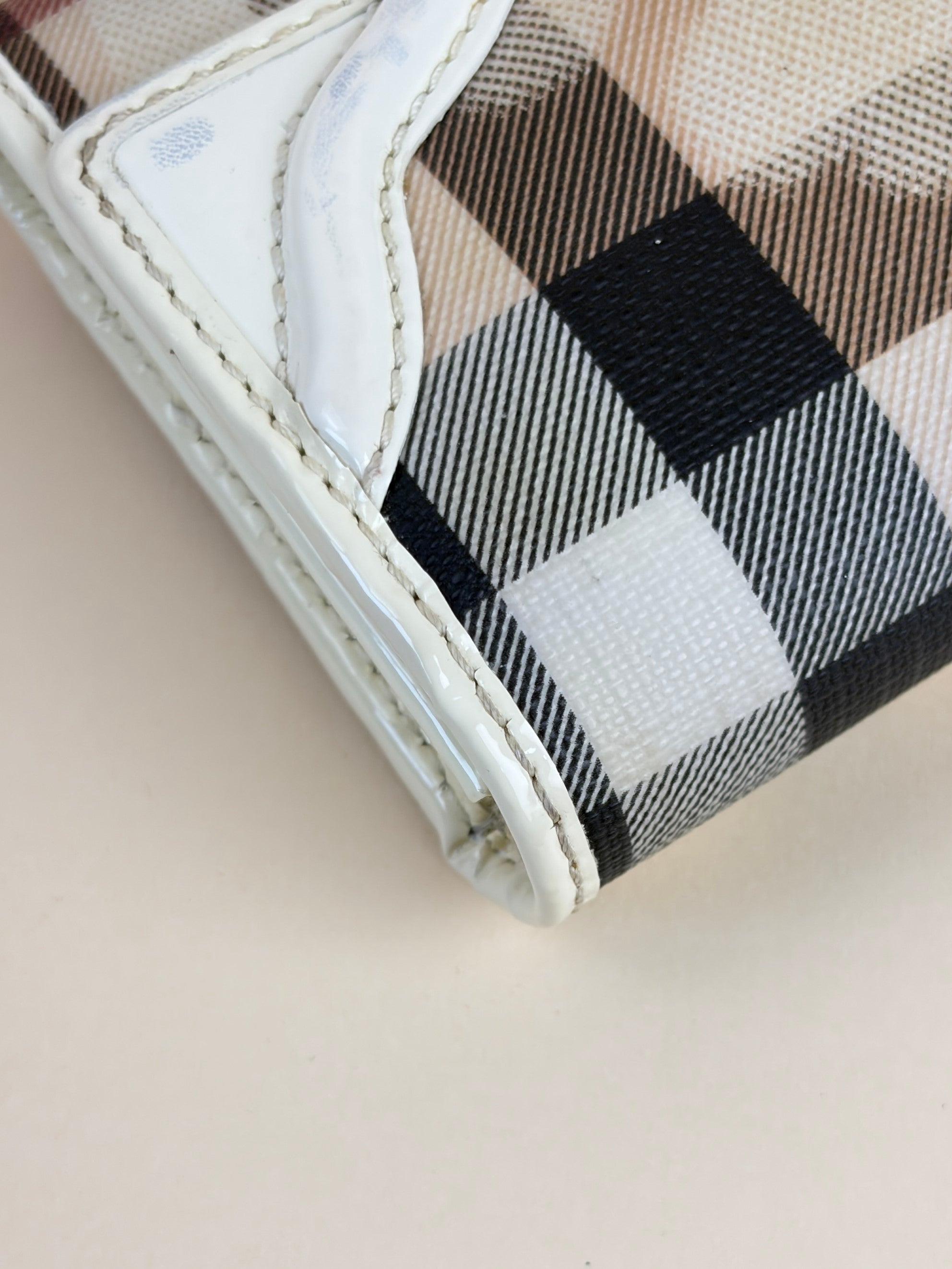 Burberry White Nova Check Heart Continental Wallet