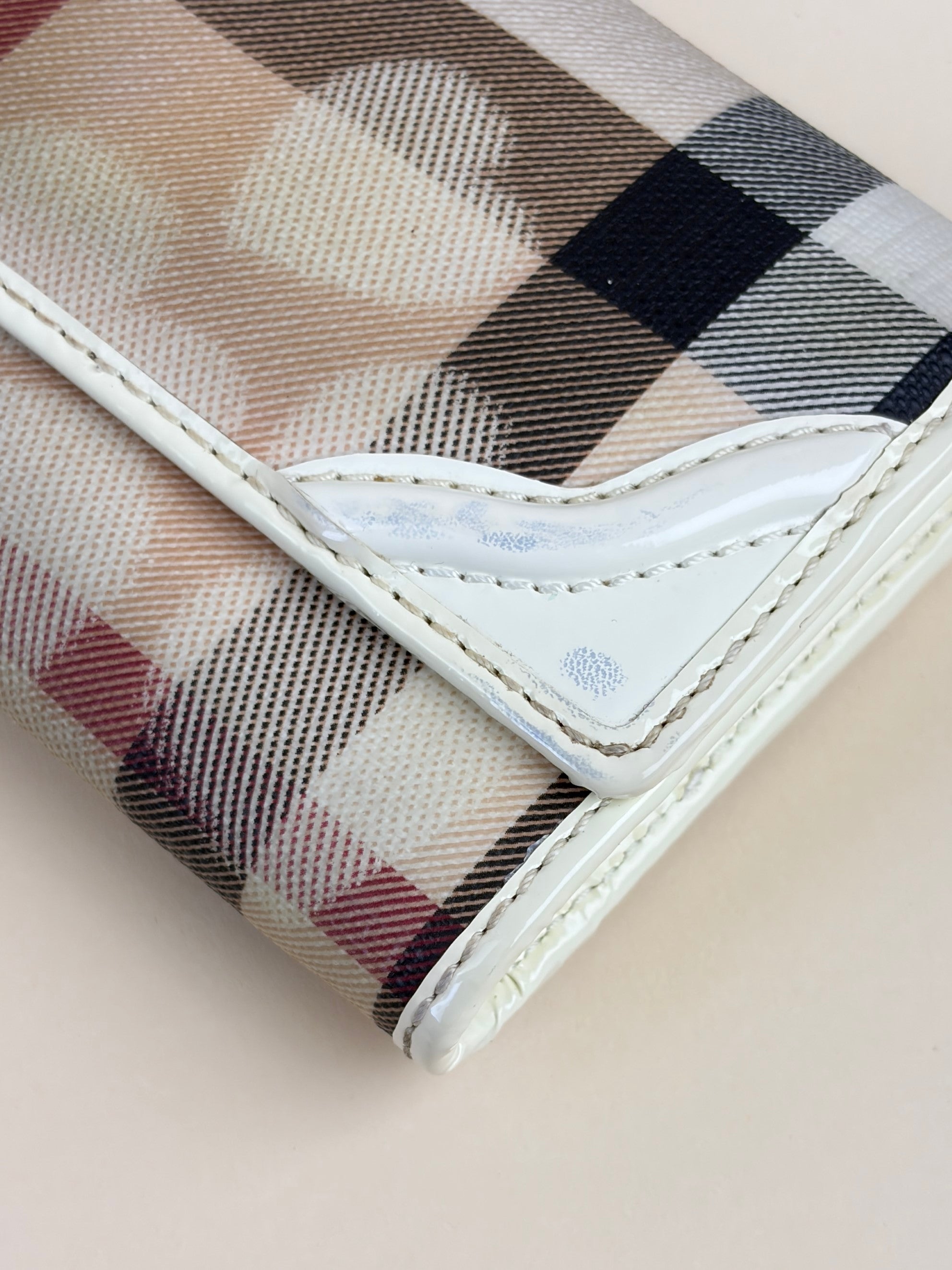 Burberry White Nova Check Heart Continental Wallet